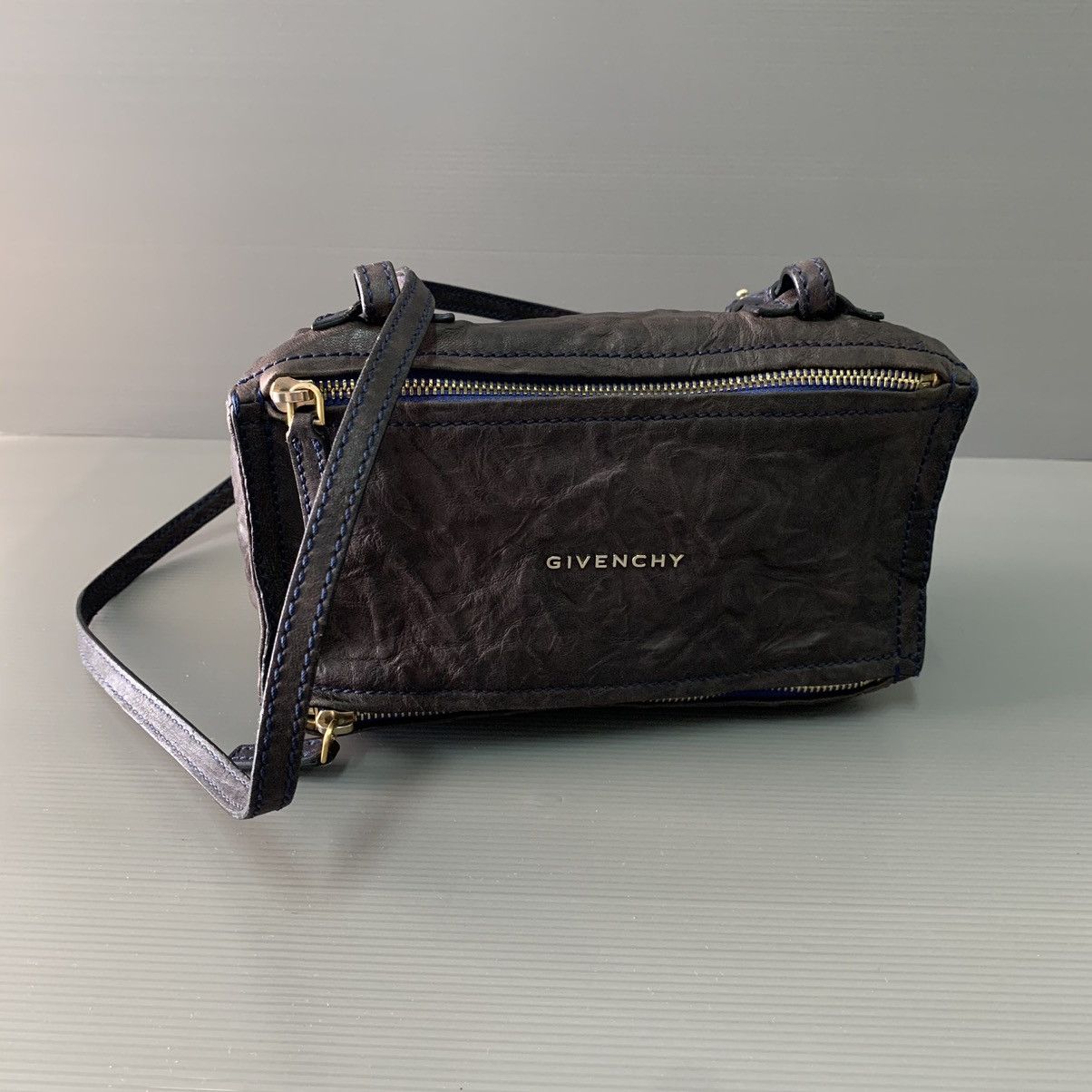 Givenchy Givenchy Pandora Leather Slingbag Size ONE SIZE - 14 Thumbnail