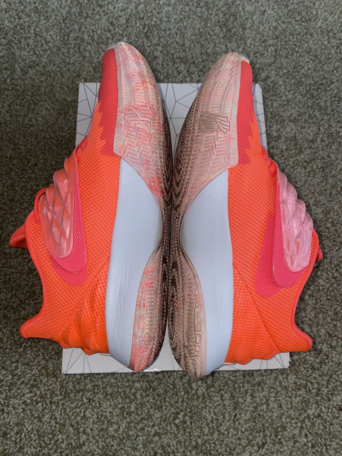 Nike Kyrie Low “Hot Punch” Size US 11 / EU 44 - 4 Thumbnail
