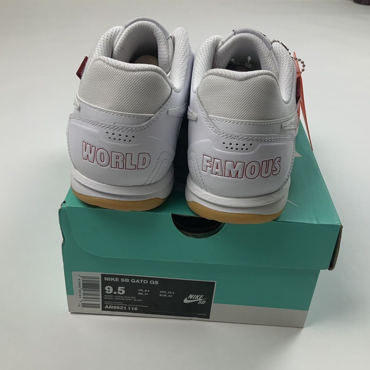 Nike × Supreme 2018 Supreme Nike SB Gato QS White Red 9.5 Size US 9.5 / EU 42-43 - 5 Thumbnail