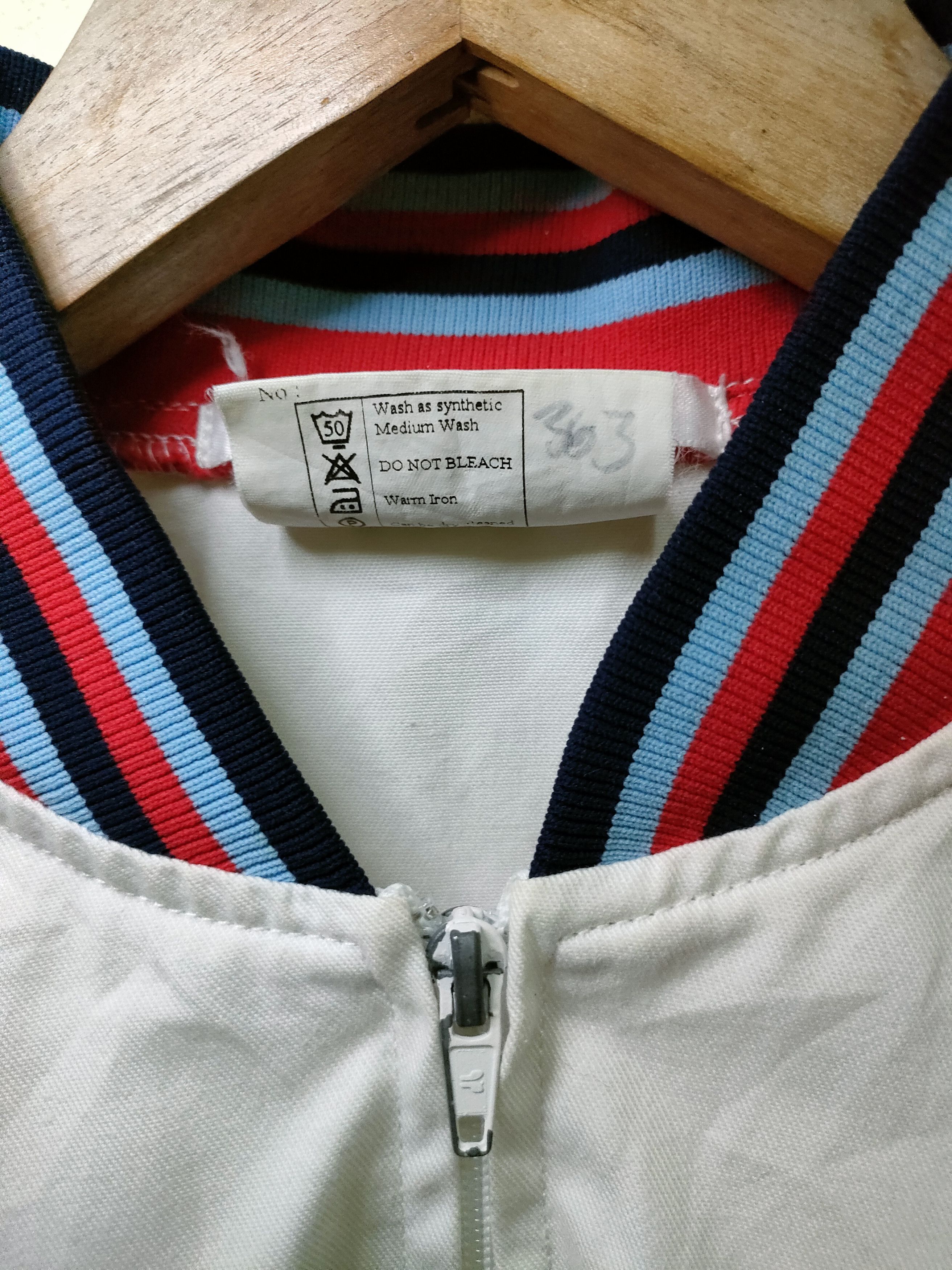 Vintage Vintage Military Genuine British Military PTI White Jacket Size US M / EU 48-50 / 2 - 5 Thumbnail