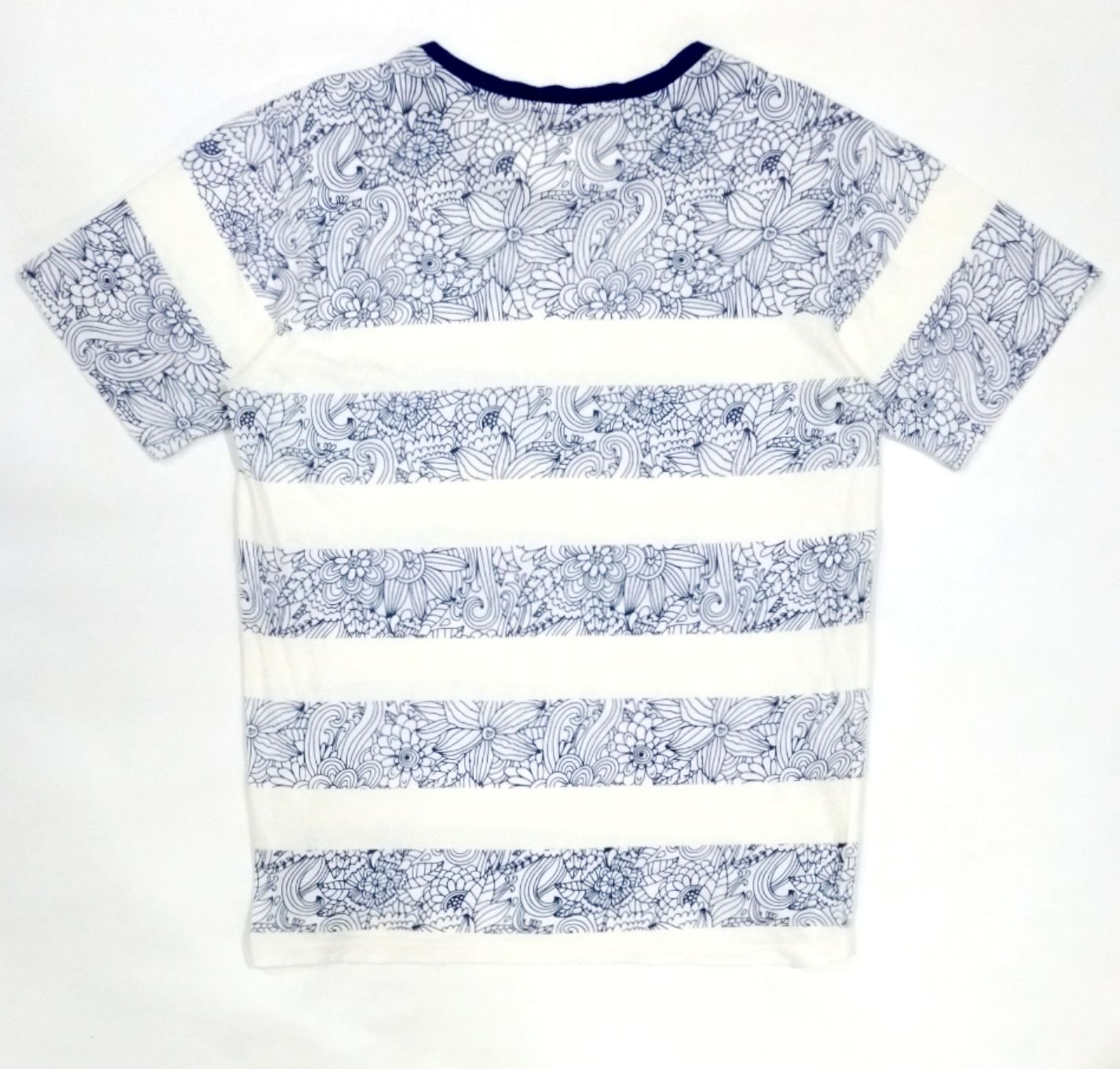 Designer × Japanese Brand × URBAN RESEARCH DOORS RARE! URBAN RESEARCH FLORAL PAISLEY BANDANA TEE Size US L / EU 52-54 / 3 - 2 Thumbnail