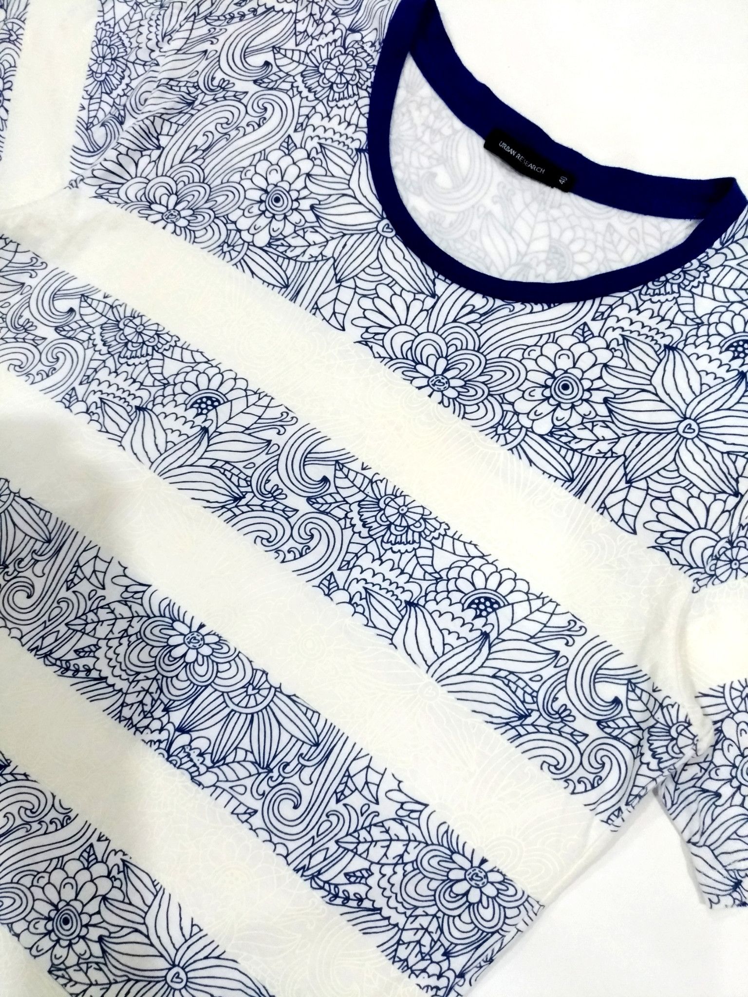 Designer × Japanese Brand × URBAN RESEARCH DOORS RARE! URBAN RESEARCH FLORAL PAISLEY BANDANA TEE Size US L / EU 52-54 / 3 - 6 Thumbnail