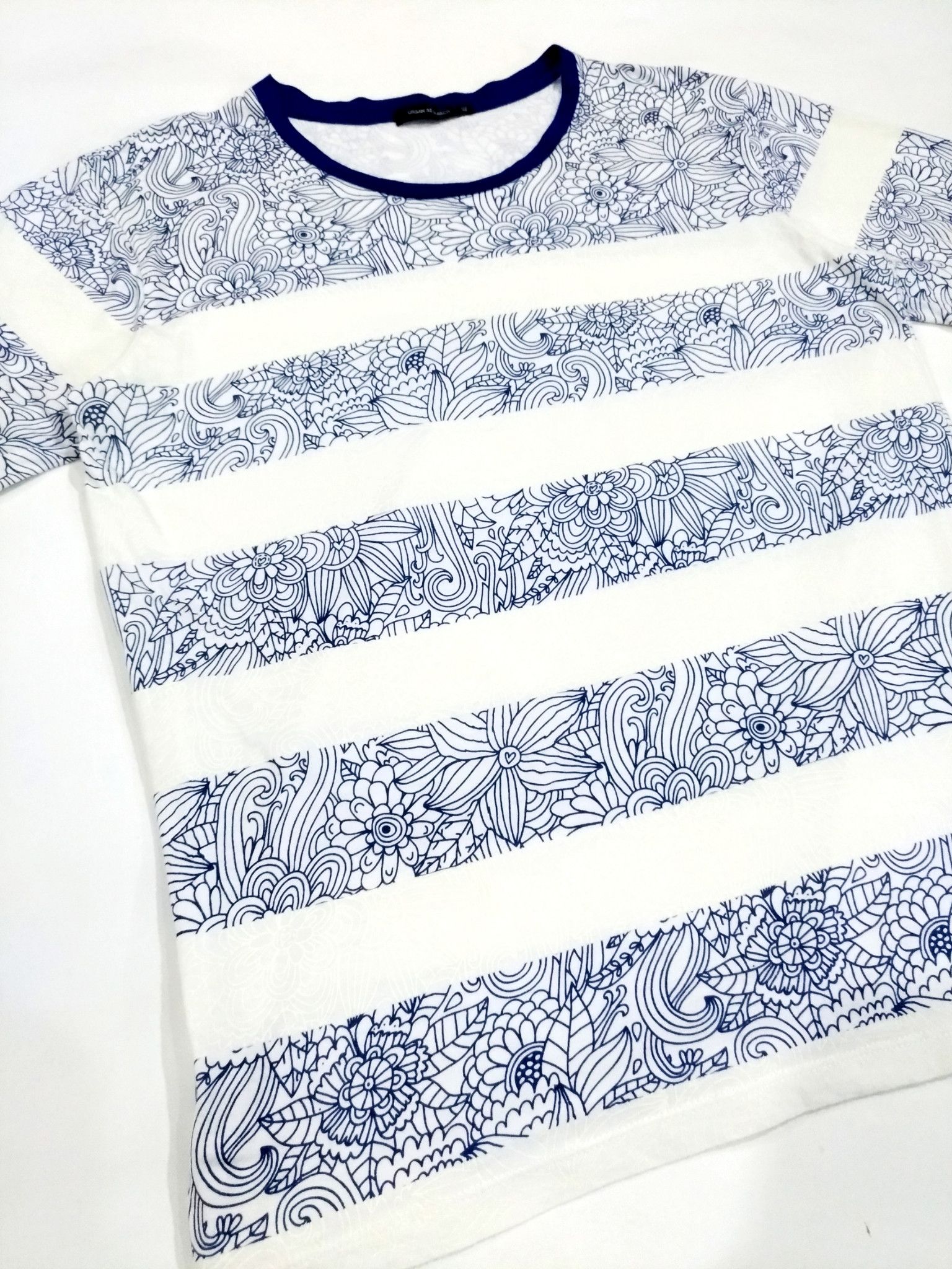 Designer × Japanese Brand × URBAN RESEARCH DOORS RARE! URBAN RESEARCH FLORAL PAISLEY BANDANA TEE Size US L / EU 52-54 / 3 - 4 Thumbnail