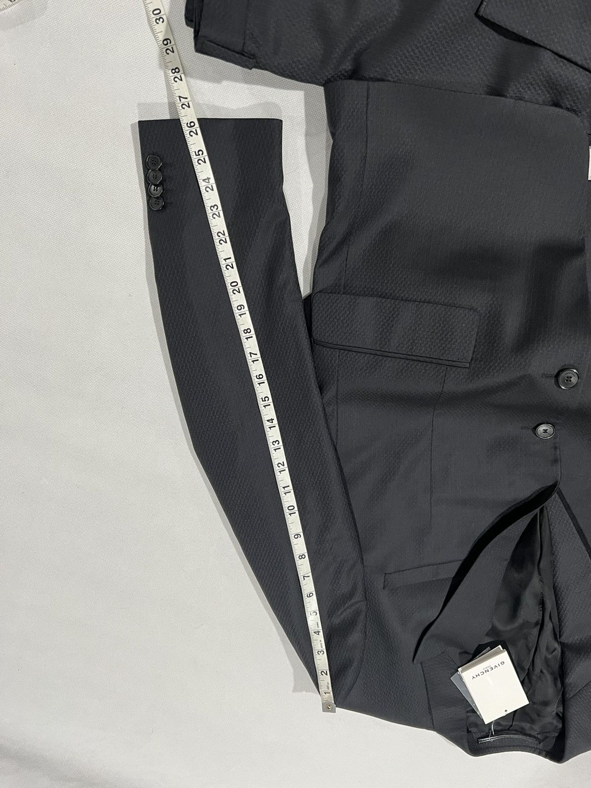 Givenchy Givenchy textured suit. 52/42. $2000 Size 42R - 7 Thumbnail