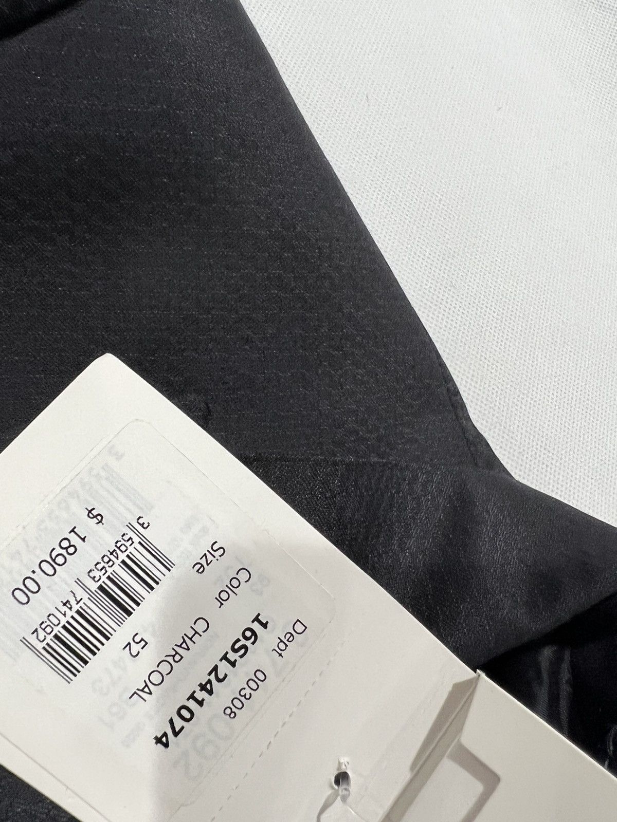 Givenchy Givenchy textured suit. 52/42. $2000 Size 42R - 9 Thumbnail