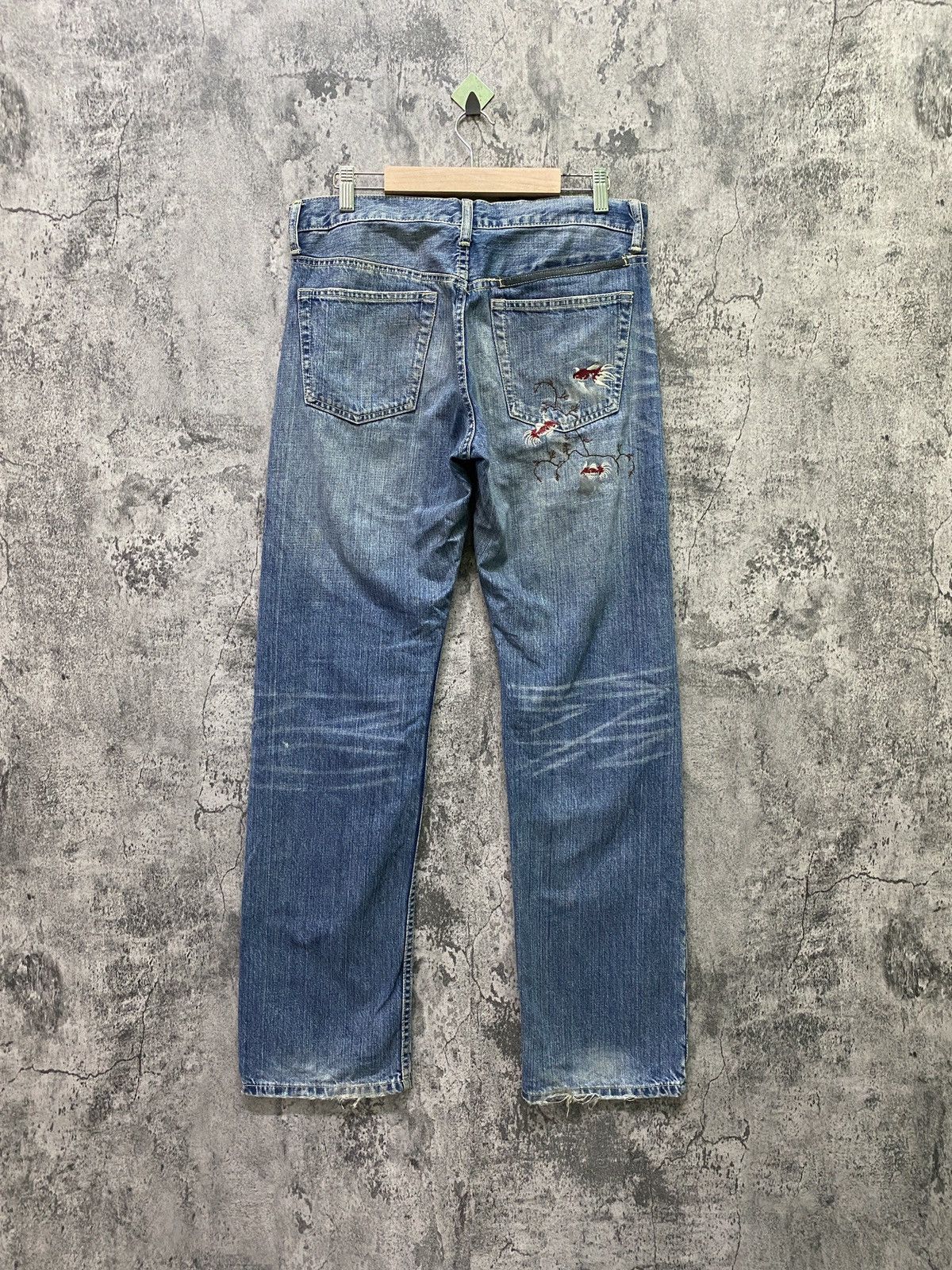 Japanese Brand TAKEO KIKUCHI Embroidered Fishh Japanese Motif Jeans Size US 32 / EU 48 - 2 Thumbnail
