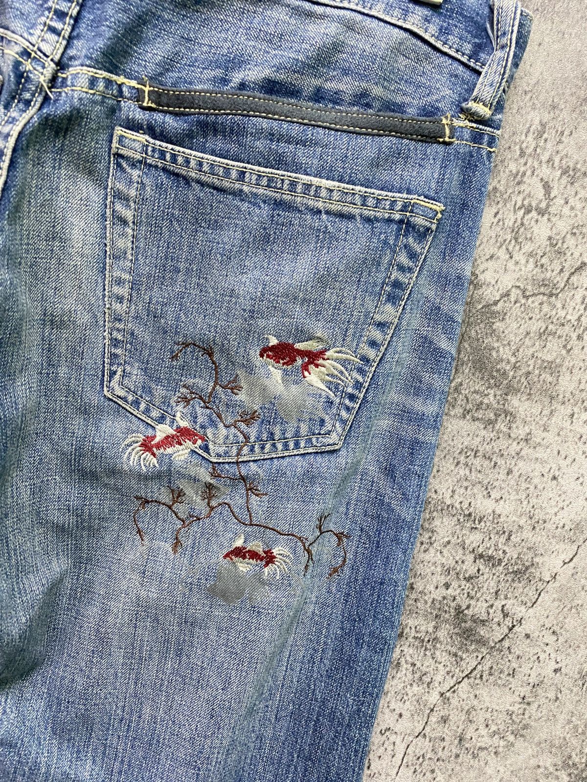 Japanese Brand TAKEO KIKUCHI Embroidered Fishh Japanese Motif Jeans Size US 32 / EU 48 - 18 Thumbnail