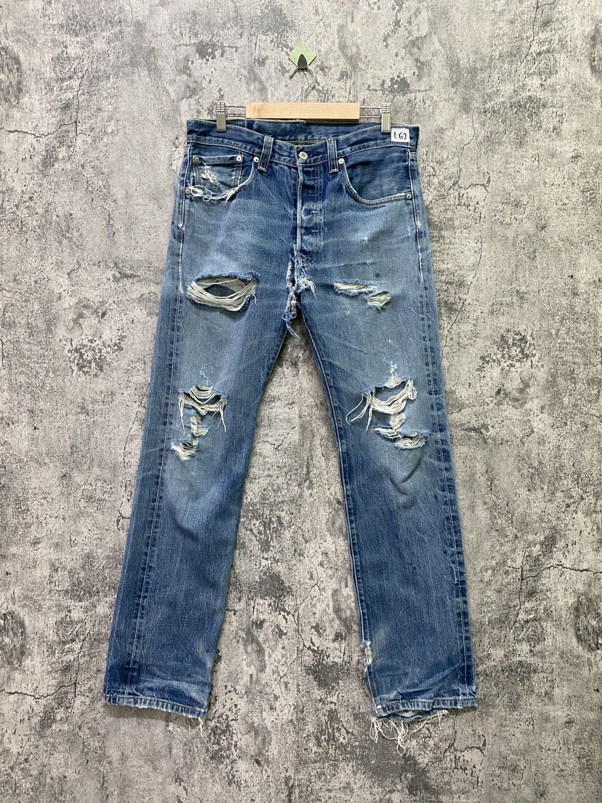 Vintage Levi's 501 Super Distressed Jeans -L62