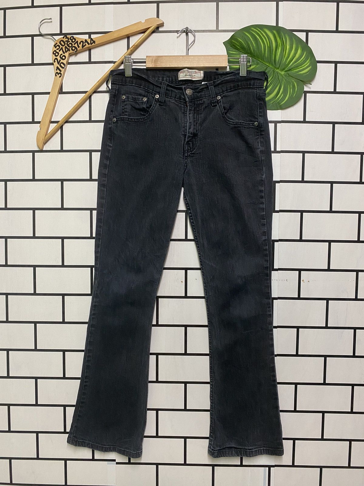 image of Levis Signature Stretch Bootcut Flared Jeans -L35 in Black, Men's (Size 30)