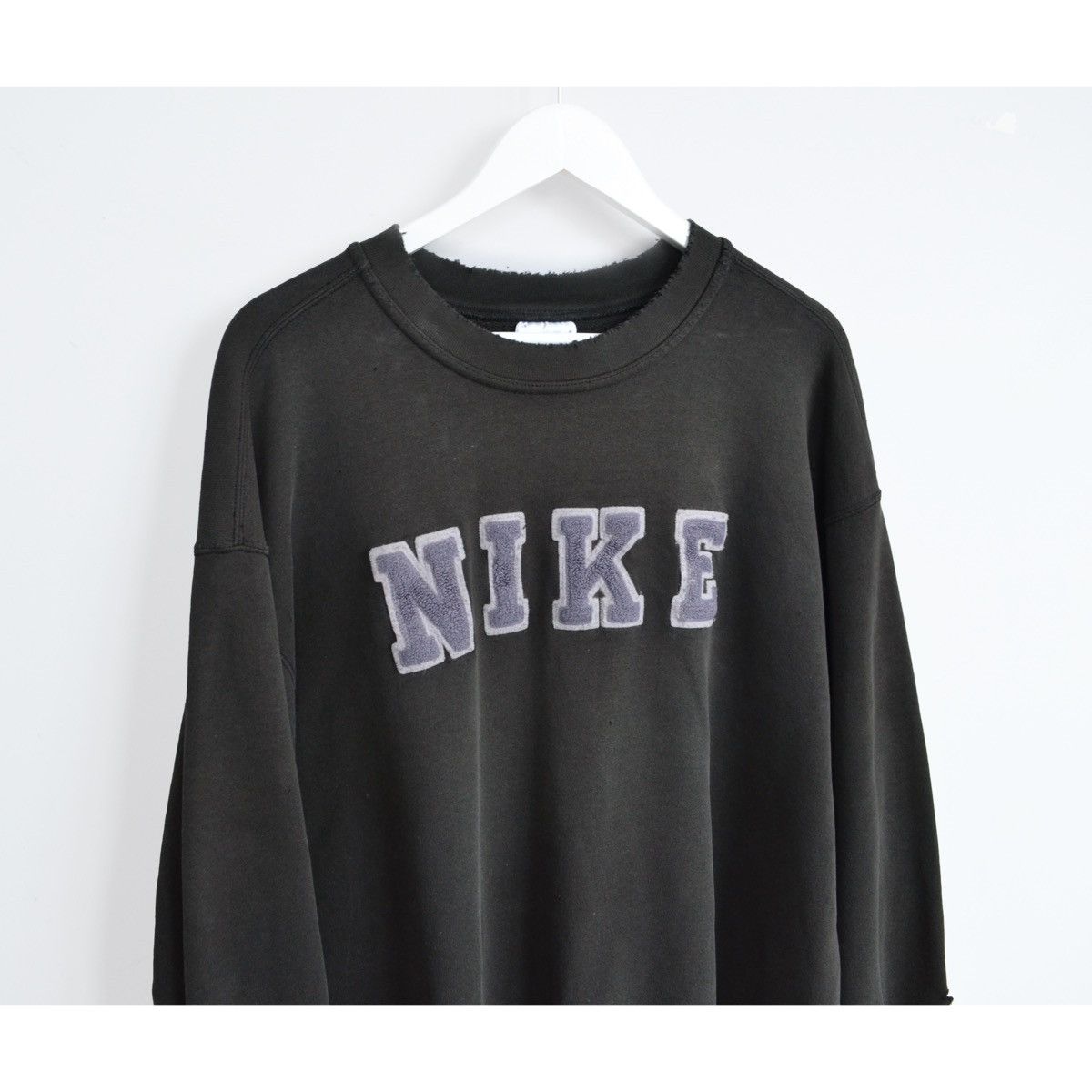 Nike NIKE Spell Out Sweatshirt 90s Sweater Gray Distressed Size US XL / EU 56 / 4 - 2 Thumbnail