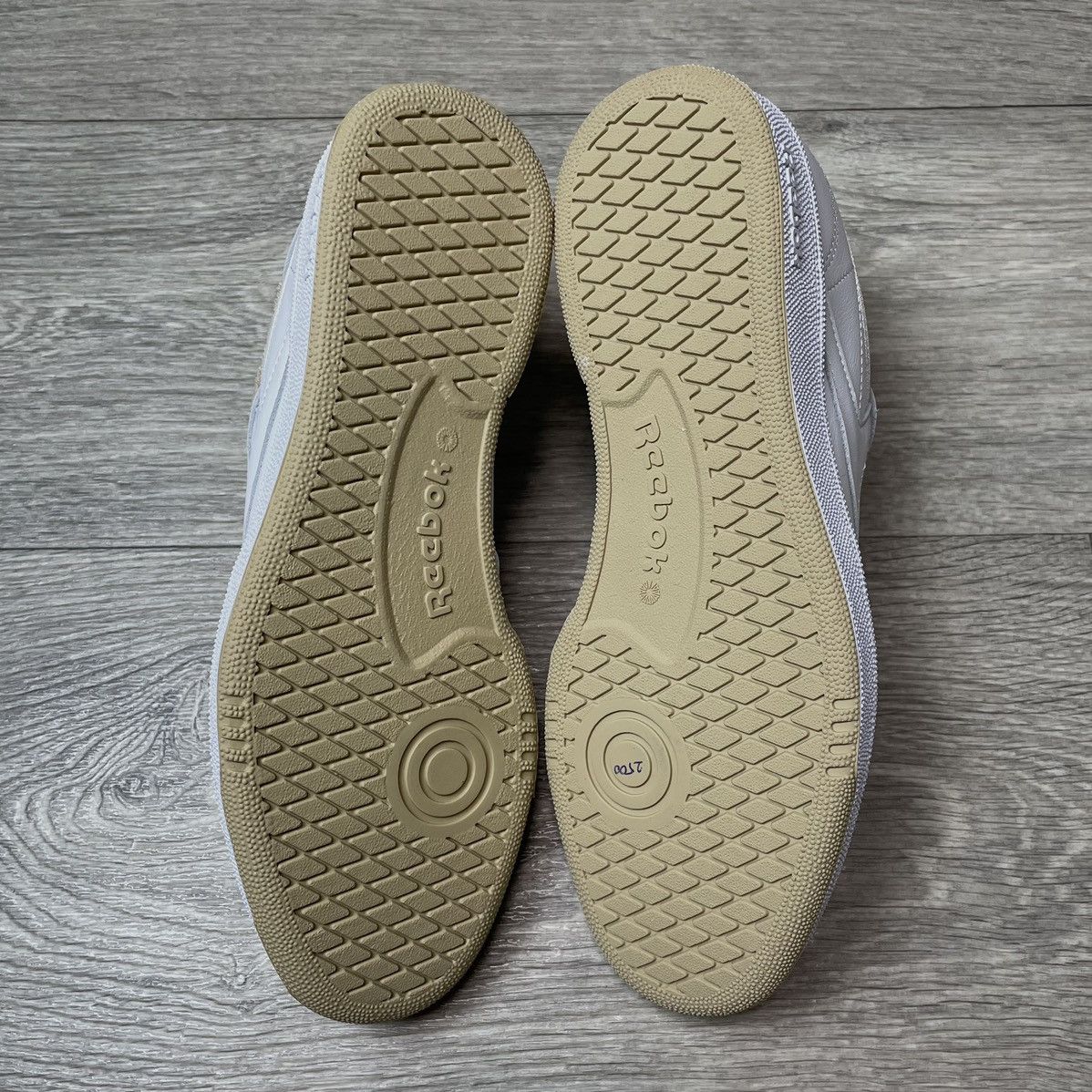 JJJJound × Reebok Reebok Club C Jjjjound White Beige FY6066 Size 42,5 Size US 9.5 / EU 42-43 - 5 Thumbnail