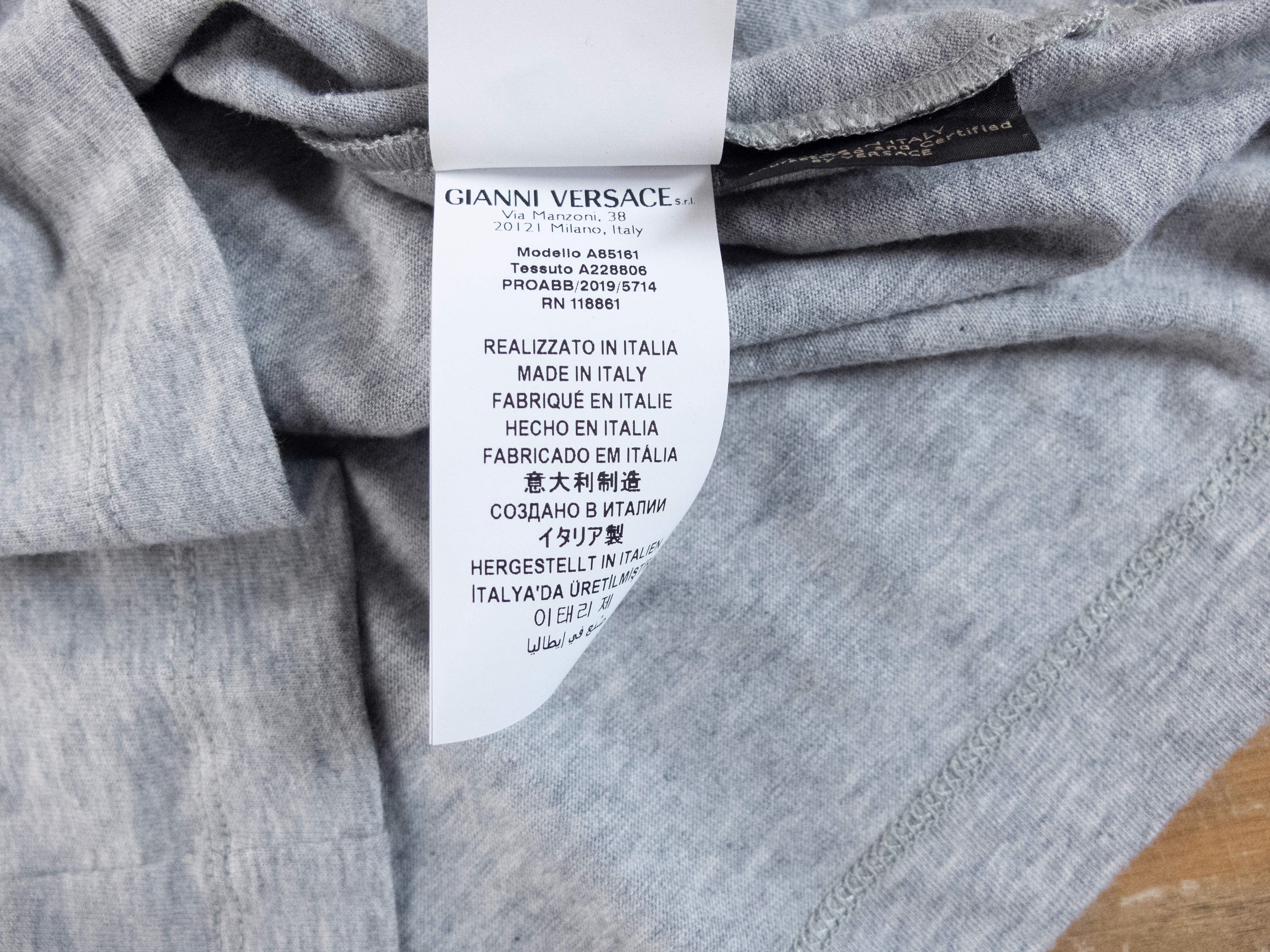 Versace VERSACE gray Medusa print Milano t-shirt - Medium Size US M / EU 48-50 / 2 - 9 Thumbnail