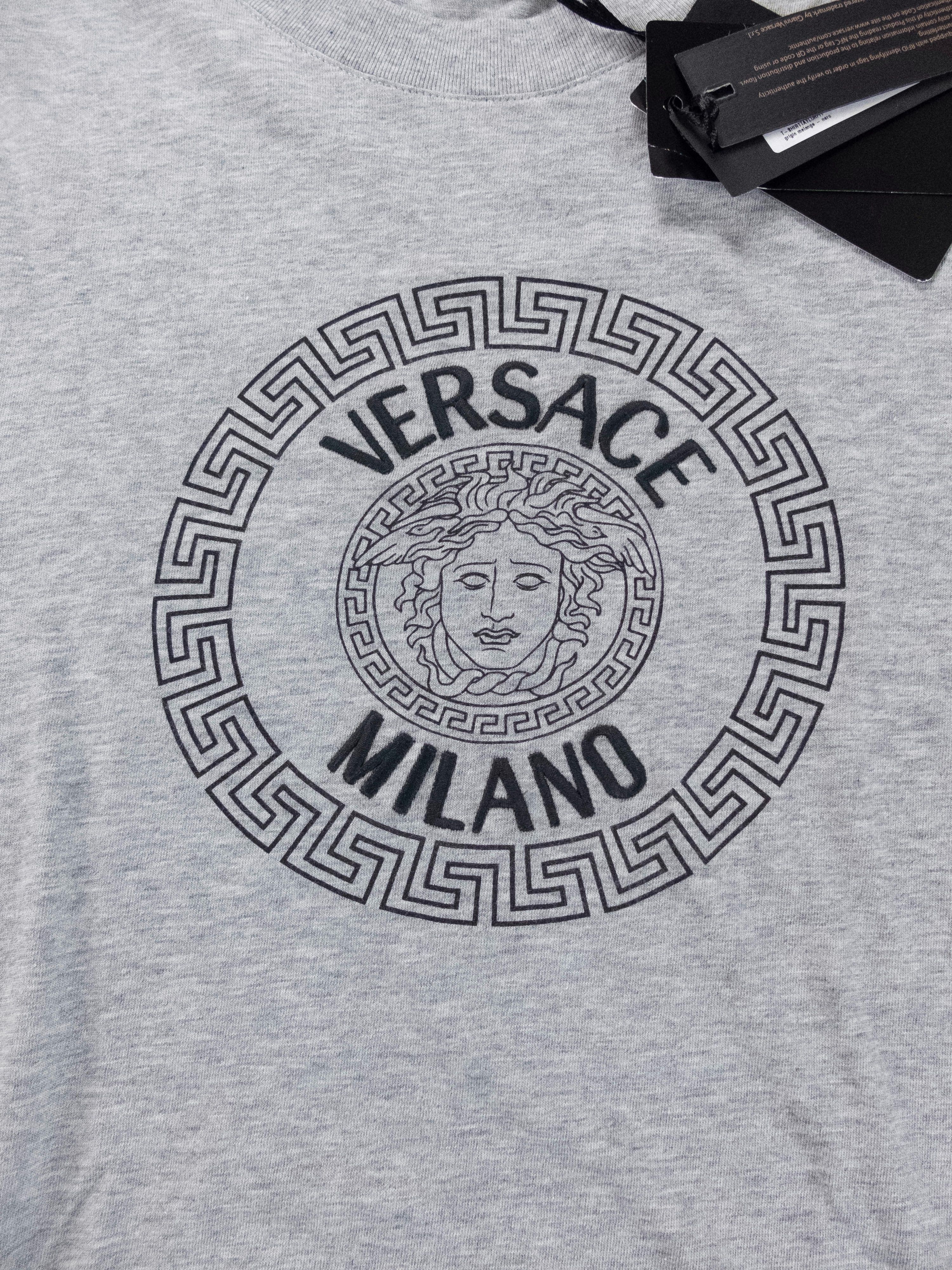 Versace VERSACE gray Medusa print Milano t-shirt - Medium Size US M / EU 48-50 / 2 - 7 Thumbnail