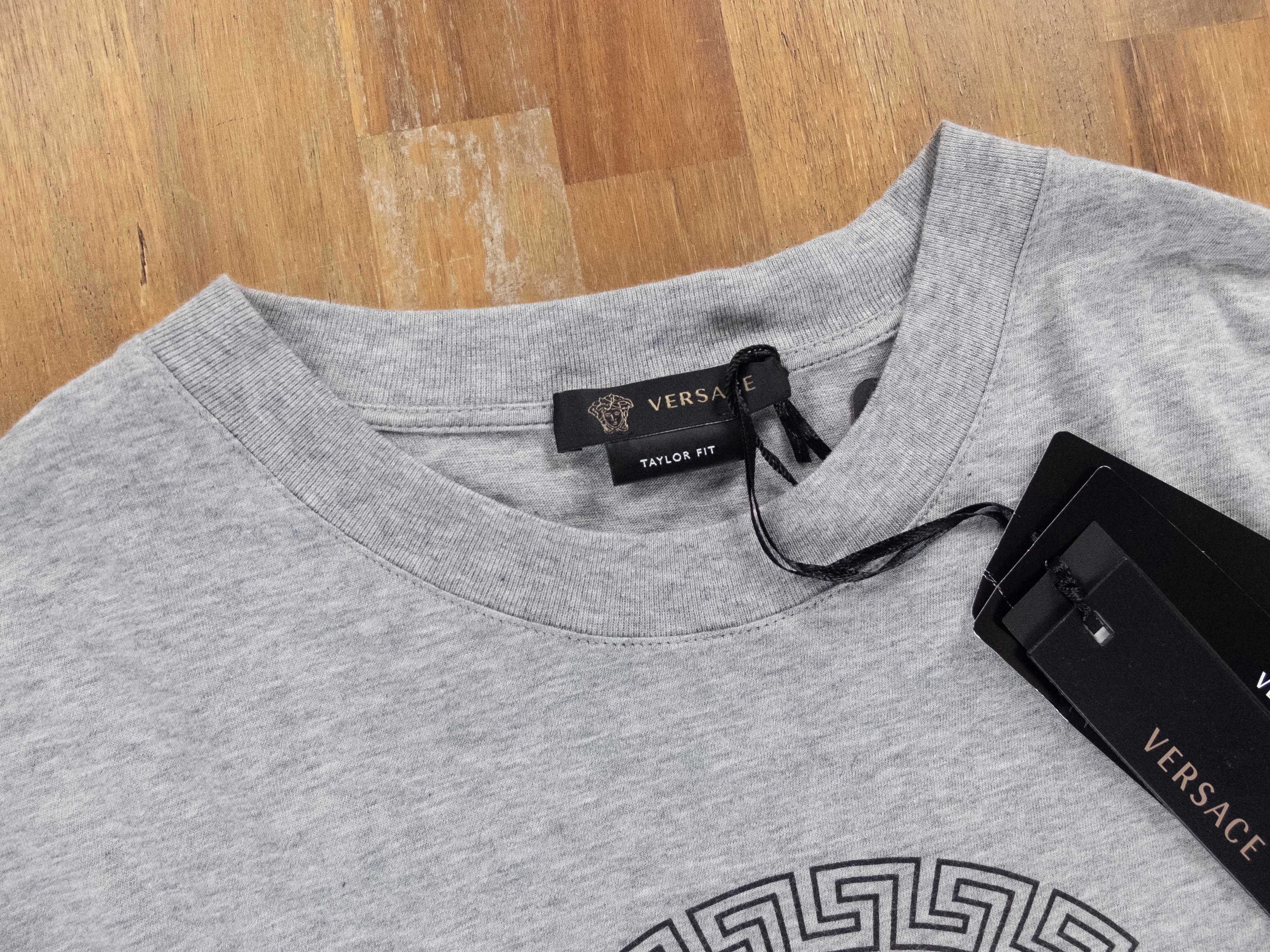 Versace VERSACE gray Medusa print Milano t-shirt - Medium Size US M / EU 48-50 / 2 - 5 Thumbnail