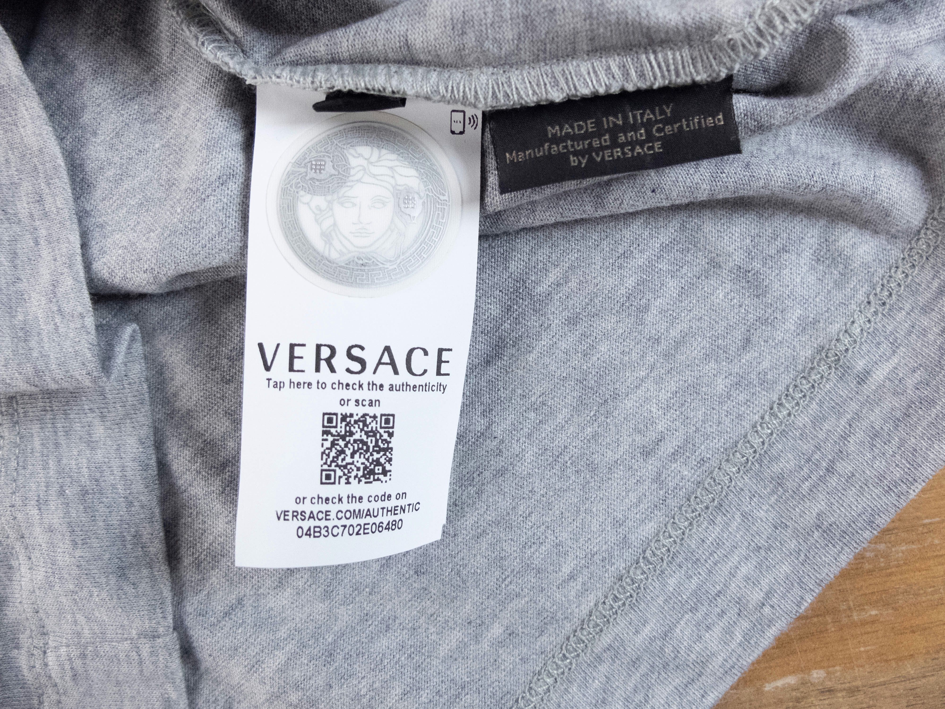 Versace VERSACE gray Medusa print Milano t-shirt - Medium Size US M / EU 48-50 / 2 - 8 Thumbnail