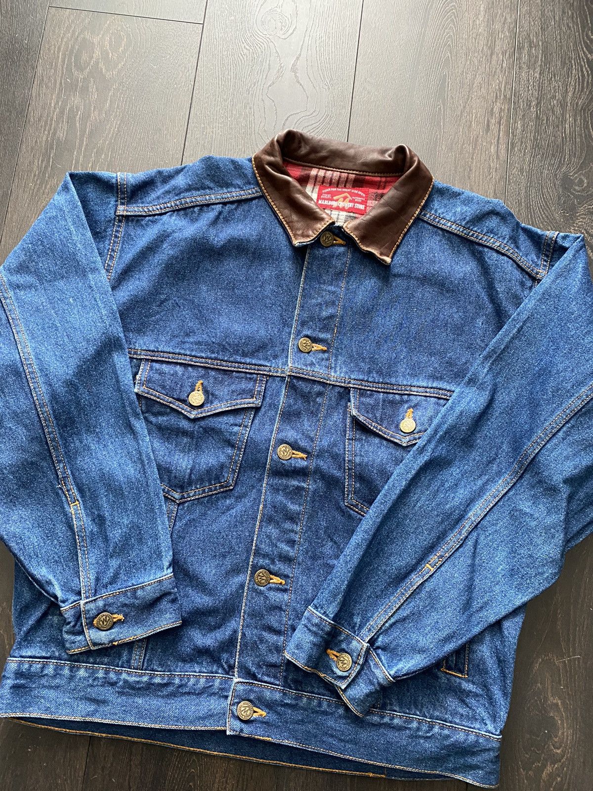 Vintage 90s Marlboro denim trucker jacket leather collar