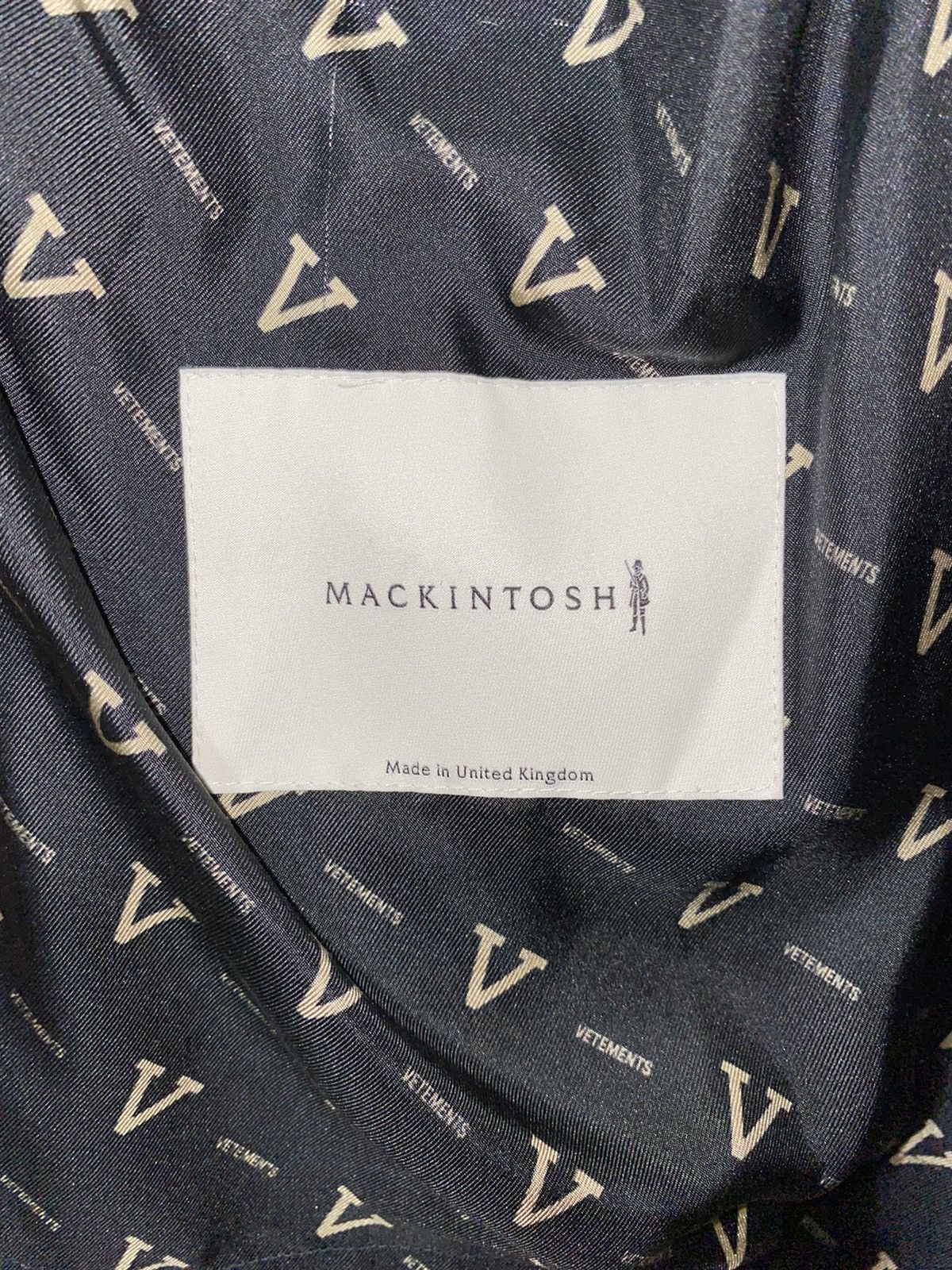 Mackintosh × Vetements VETEMENTS x MACKINTOSH CONVERTABLE TRECH COAT Size US M / EU 48-50 / 2 - 21 Thumbnail