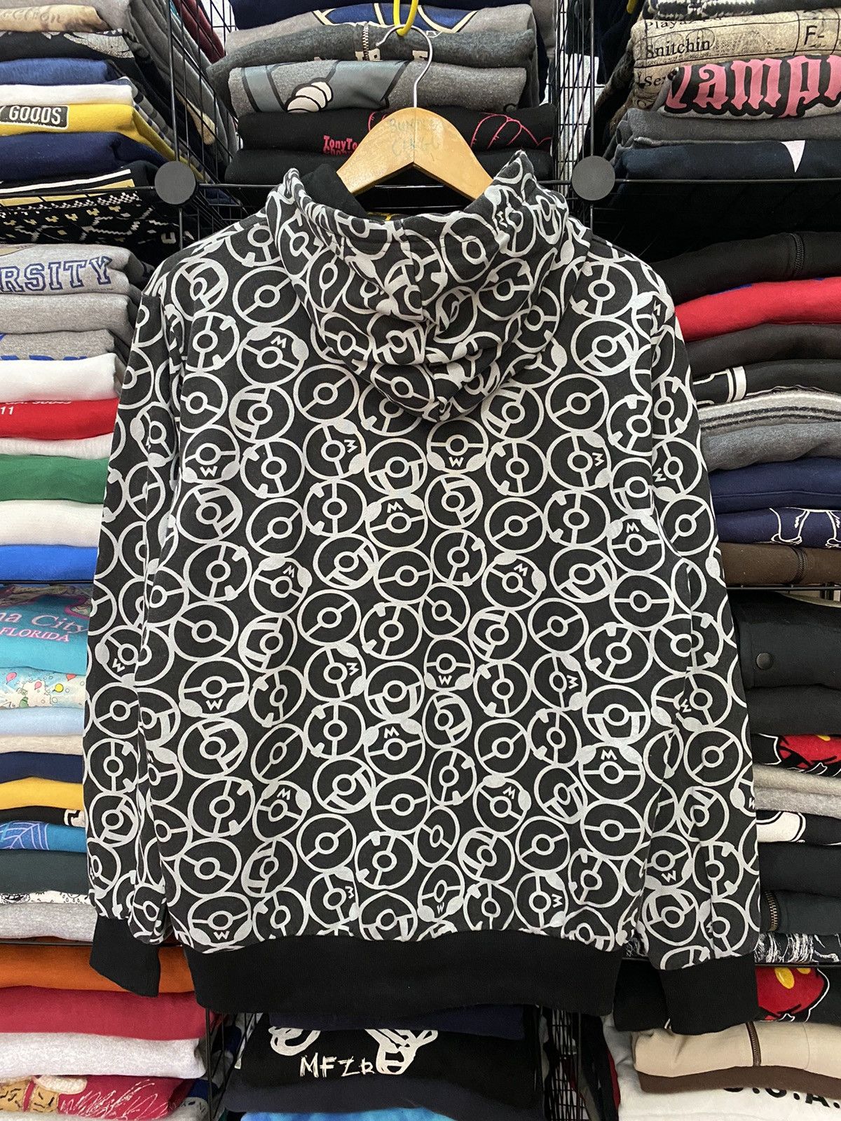 Pokemon POKEMON OVER PRINTED HODDIES Size US L / EU 52-54 / 3 - 2 Thumbnail