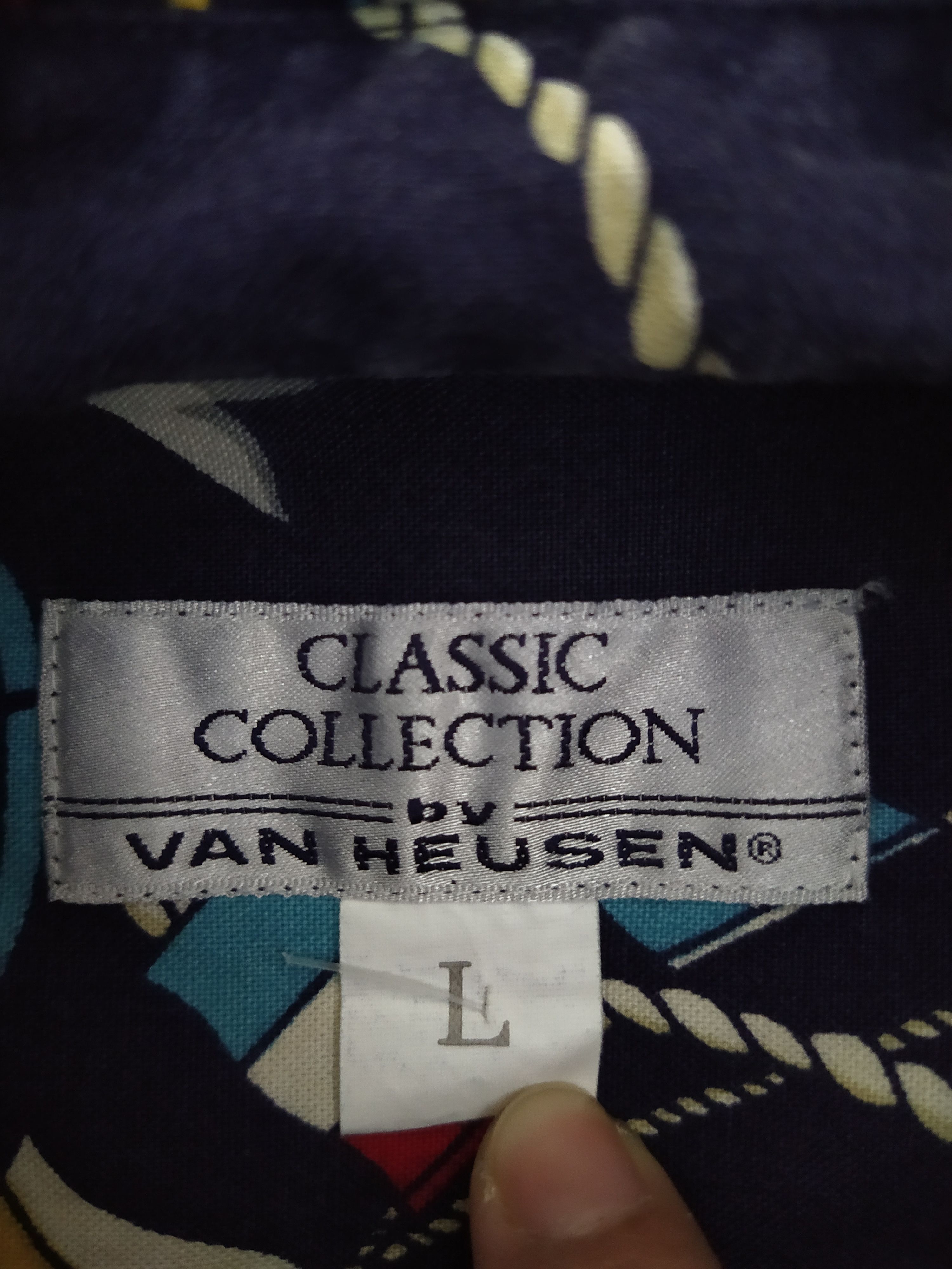 Van Heusen 90s VAN HEUSEN FULL PRINT BUTTON SHIRT (B264) Size US L / EU 52-54 / 3 - 5 Thumbnail