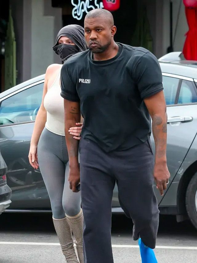 Vintage 90s Polizei Print Tee Shirt Vetements Style seen on Kanye Size US XL / EU 56 / 4 - 1 Thumbnail