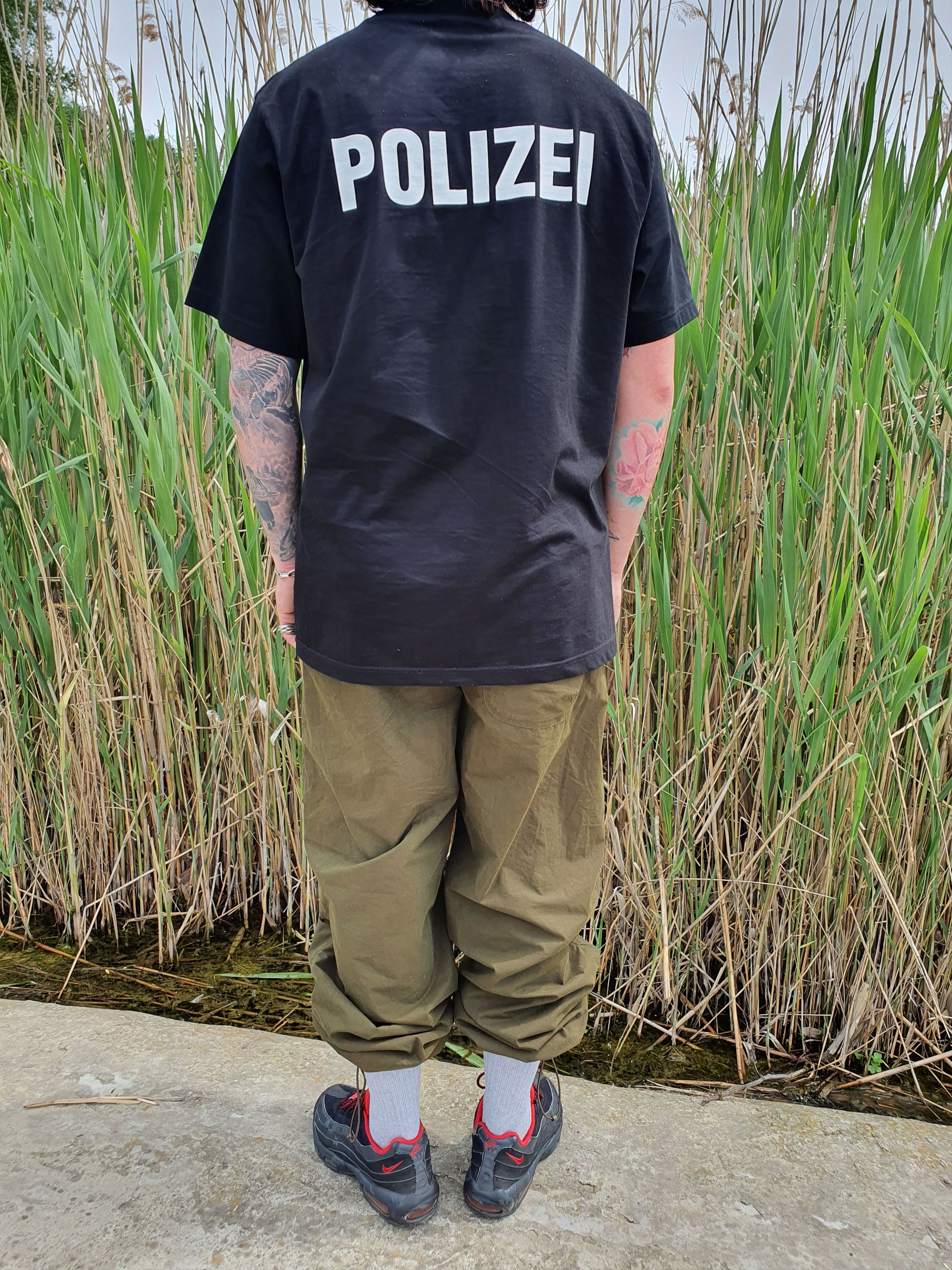 Vintage 90s Polizei Print Tee Shirt Vetements Style seen on Kanye Size US XL / EU 56 / 4 - 5 Thumbnail