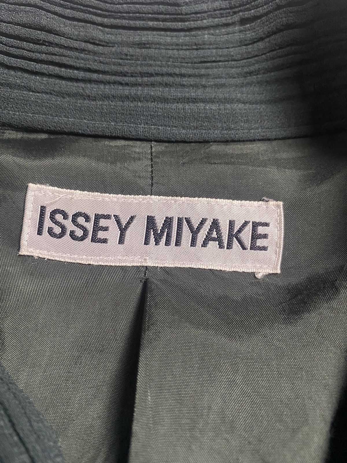 Issey Miyake × Pleats Please Issey Miyake × Vintage ISSEY MIYAKE Vintage Pocket Pleated Half Coat Jacket Size L / US 10 / IT 46 - 8 Thumbnail