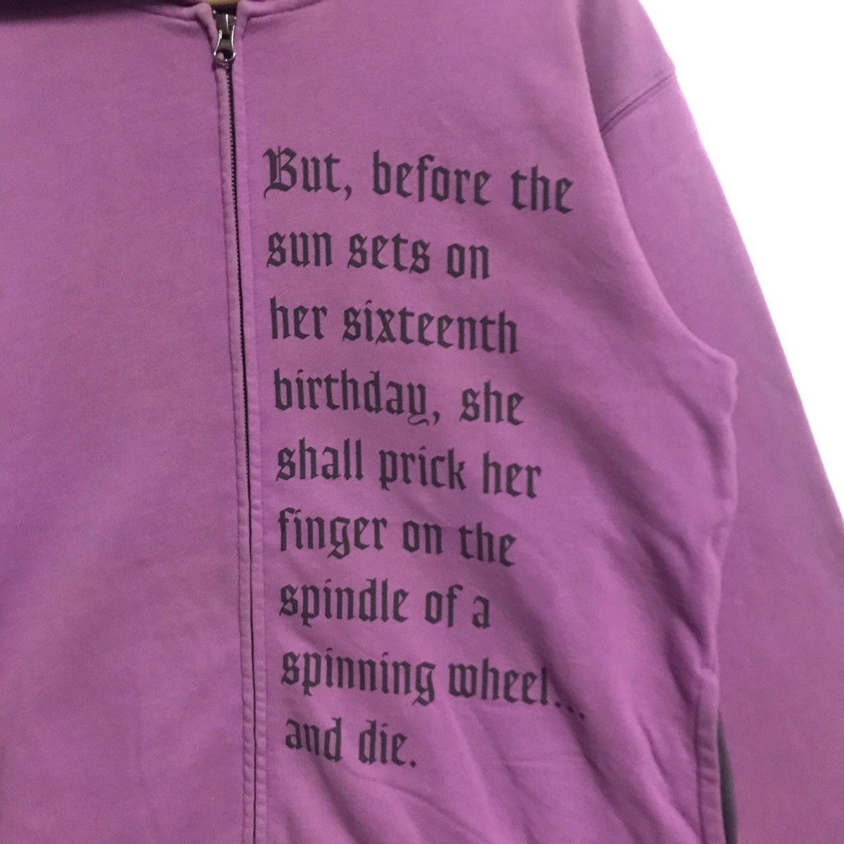 Cartoon Network Sleeping Beauty Hoodie Sweatshirt Tokyo Disney Resort Size US L / EU 52-54 / 3 - 4 Thumbnail