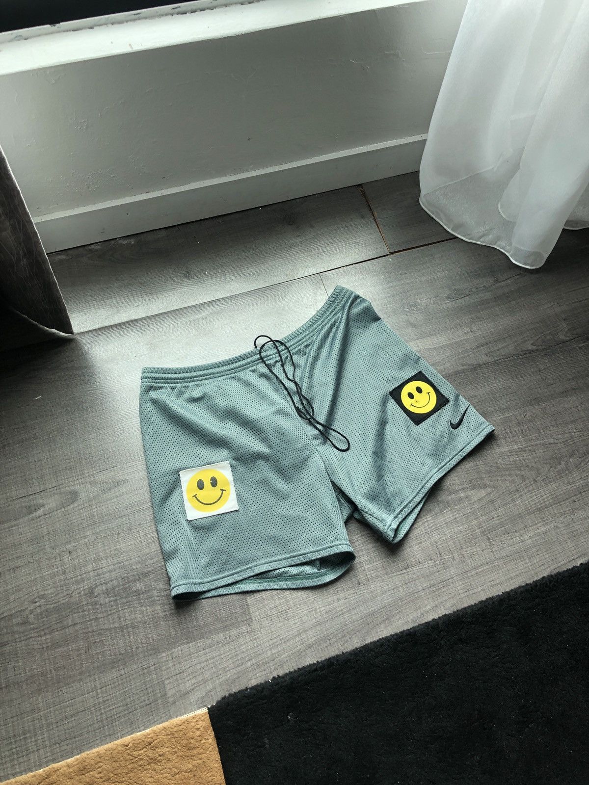 Nike Vintage Nike Short Smiley 🙂 Size US 35 - 1 Thumbnail