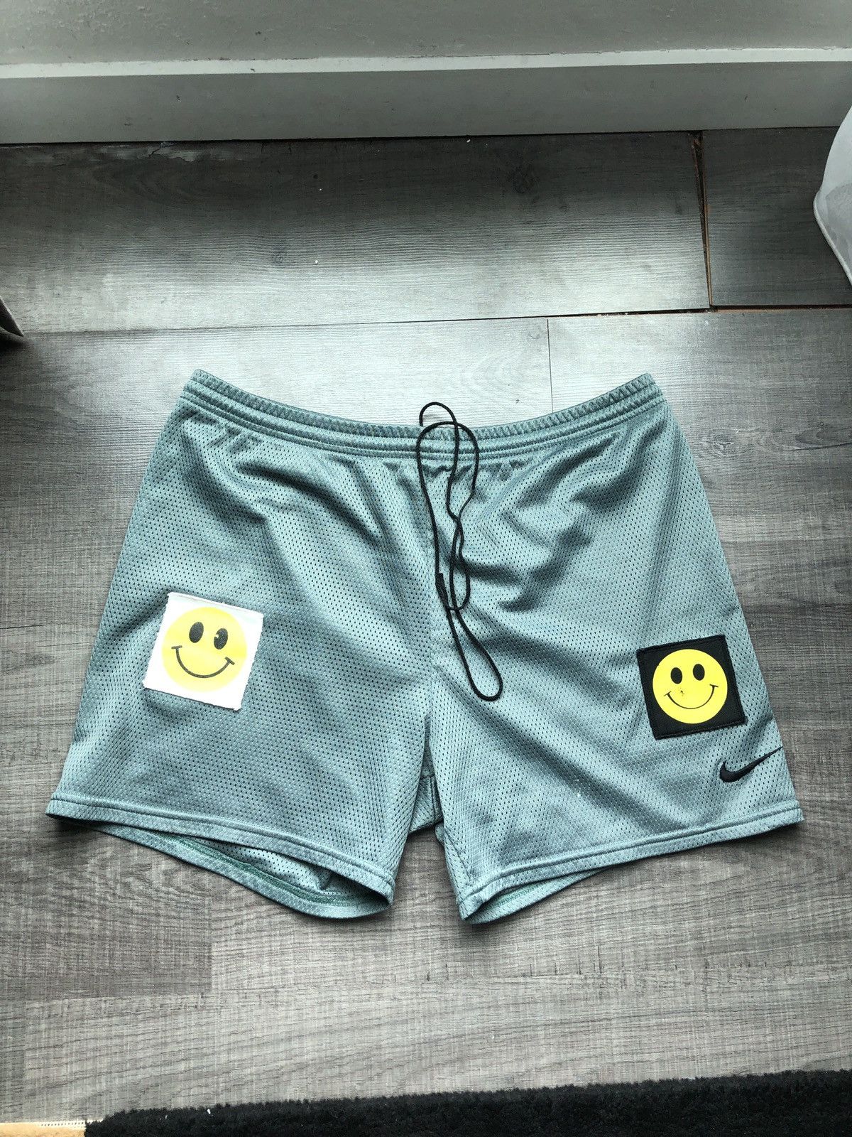 Nike Vintage Nike Short Smiley 🙂 Size US 35 - 2 Thumbnail