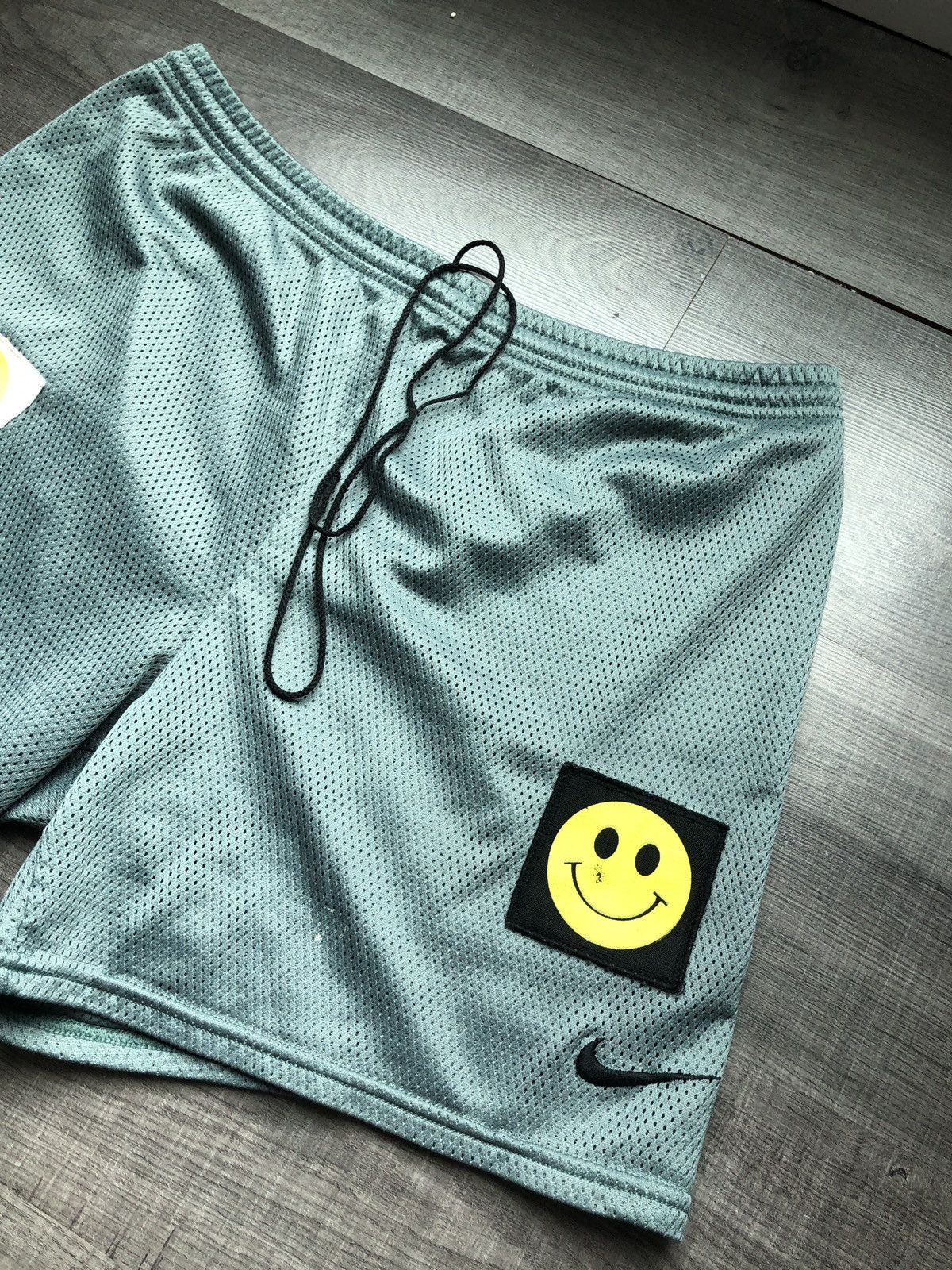 Nike Vintage Nike Short Smiley 🙂 Size US 35 - 3 Thumbnail