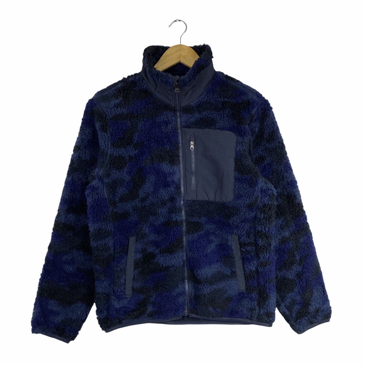Japanese Brand × Uniqlo UNIQLO Sherpa Fleece Camo Army Classic Retro-X Sweater Size US S / EU 44-46 / 1 - 1 Thumbnail
