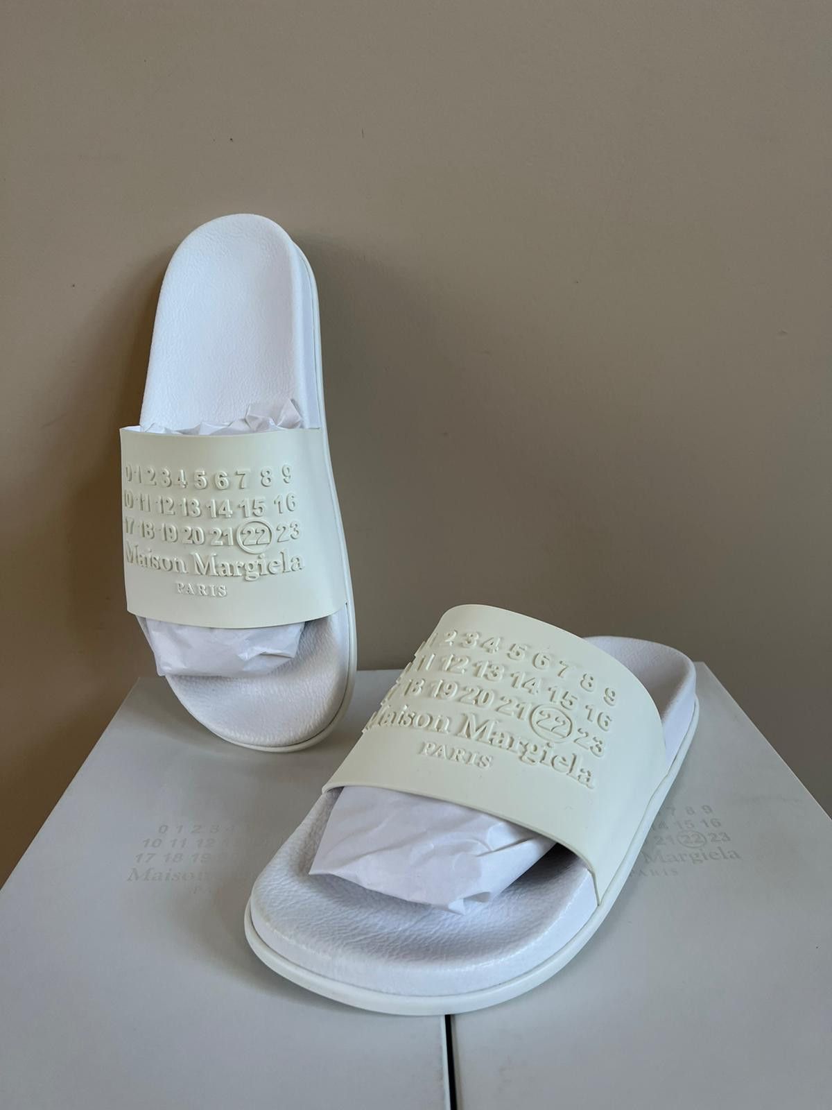 Maison Margiela Logo Slippers in White Size US 9 / EU 42 - 4 Thumbnail