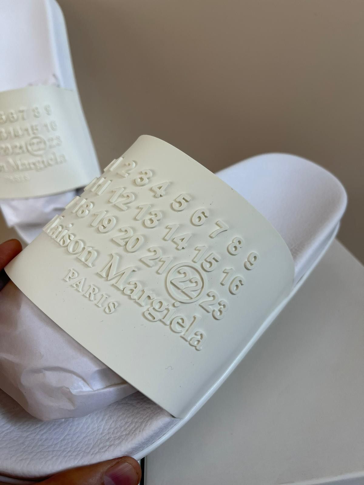 Maison Margiela Logo Slippers in White Size US 9 / EU 42 - 3 Thumbnail