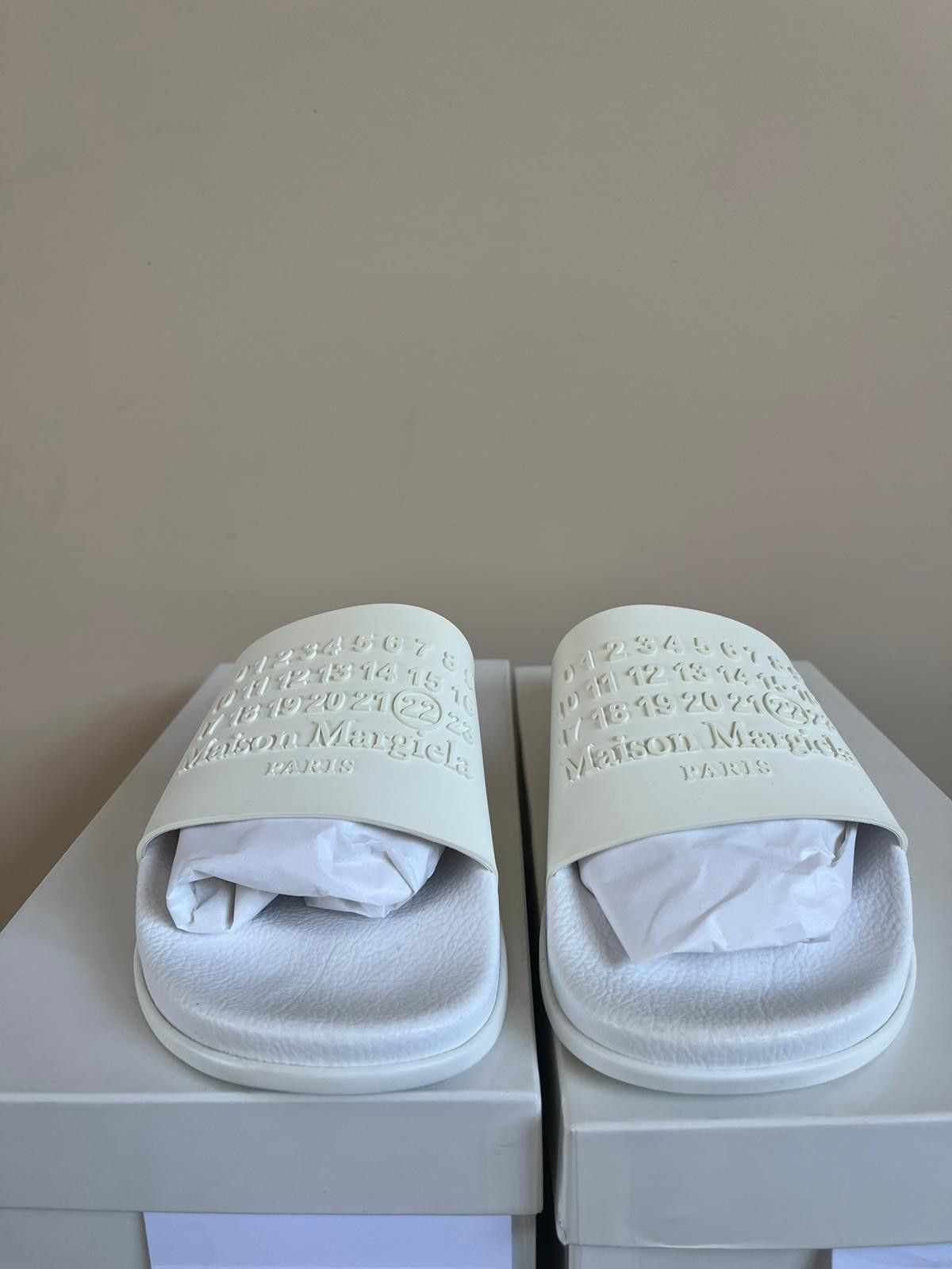 Maison Margiela Logo Slippers in White Size US 9 / EU 42 - 5 Thumbnail