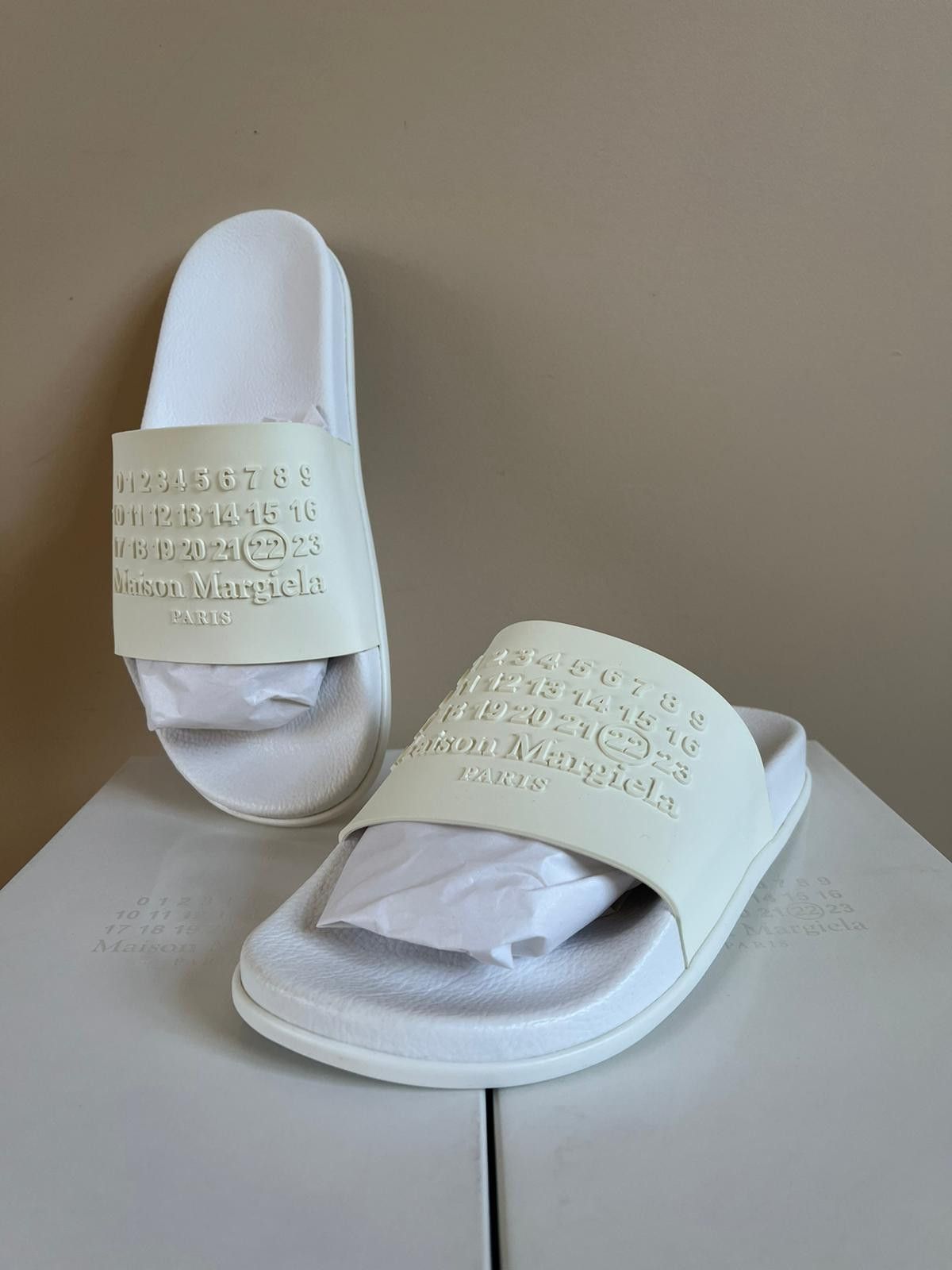 Maison Margiela Logo Slippers in White Size US 9 / EU 42 - 2 Thumbnail