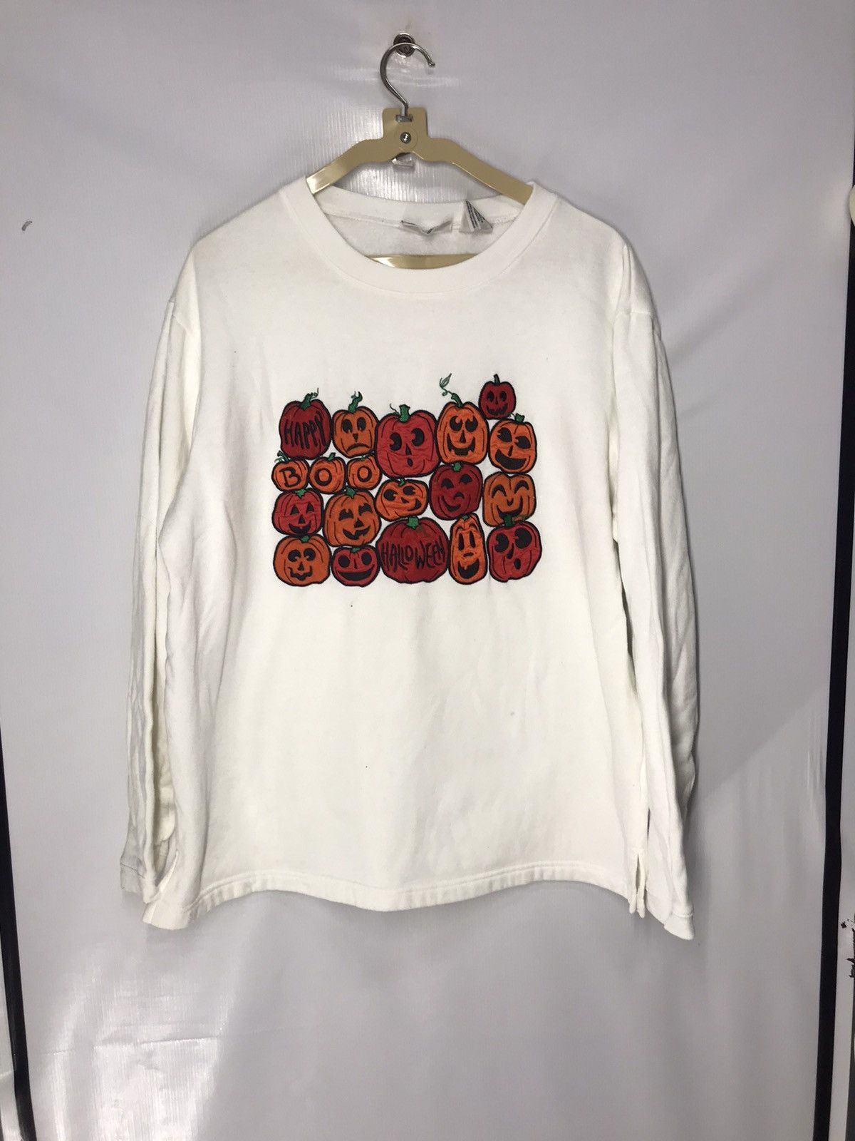 Basic Editions Basic editions happy Halloween sweatshirt crewneck Size US L / EU 52-54 / 3 - 7 Thumbnail