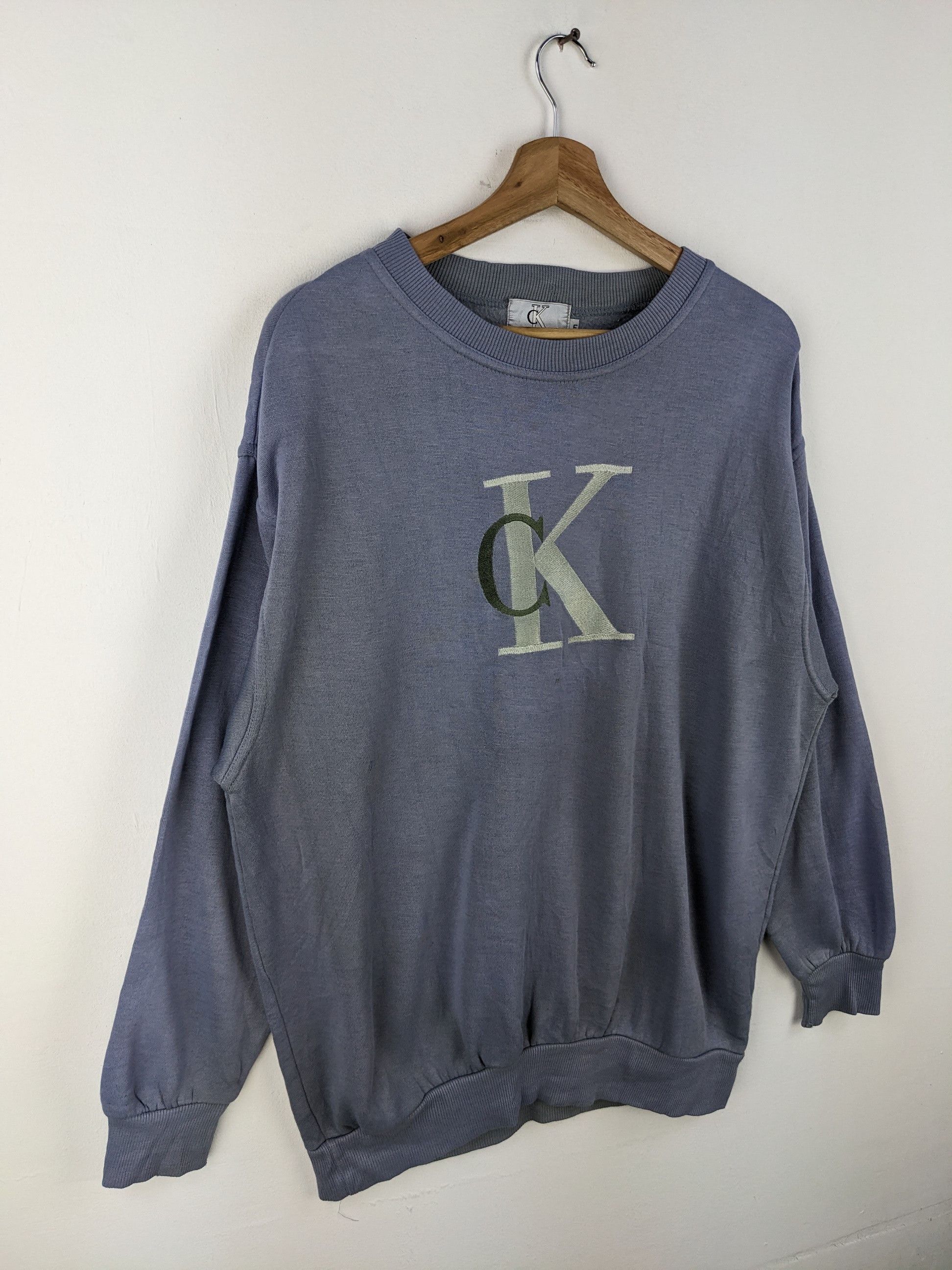 Calvin Klein × Vintage Vintage Calvin Klein Sweatshirt Spell Out Distressed Size US L / EU 52-54 / 3 - 3 Thumbnail