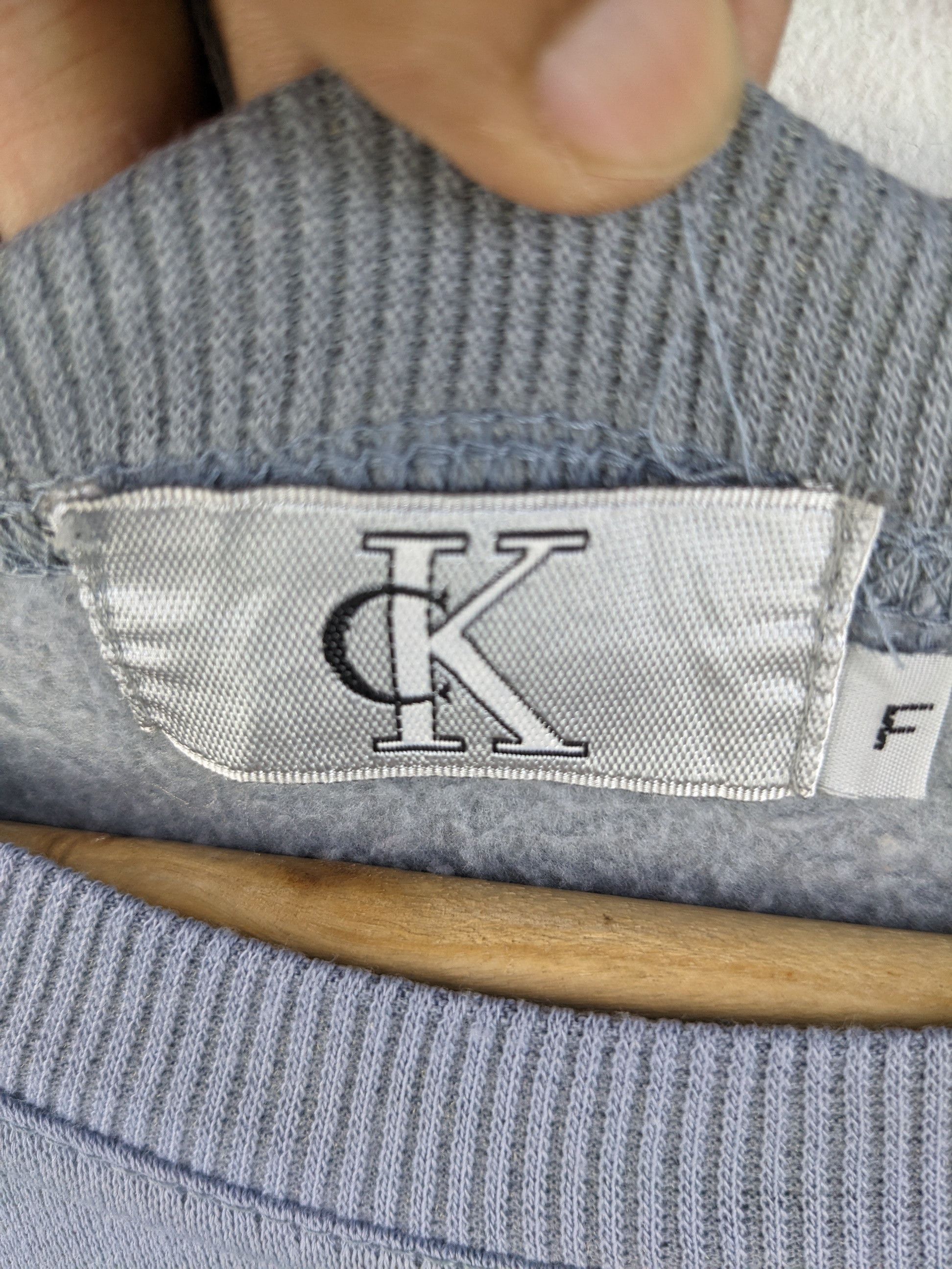 Calvin Klein × Vintage Vintage Calvin Klein Sweatshirt Spell Out Distressed Size US L / EU 52-54 / 3 - 10 Thumbnail