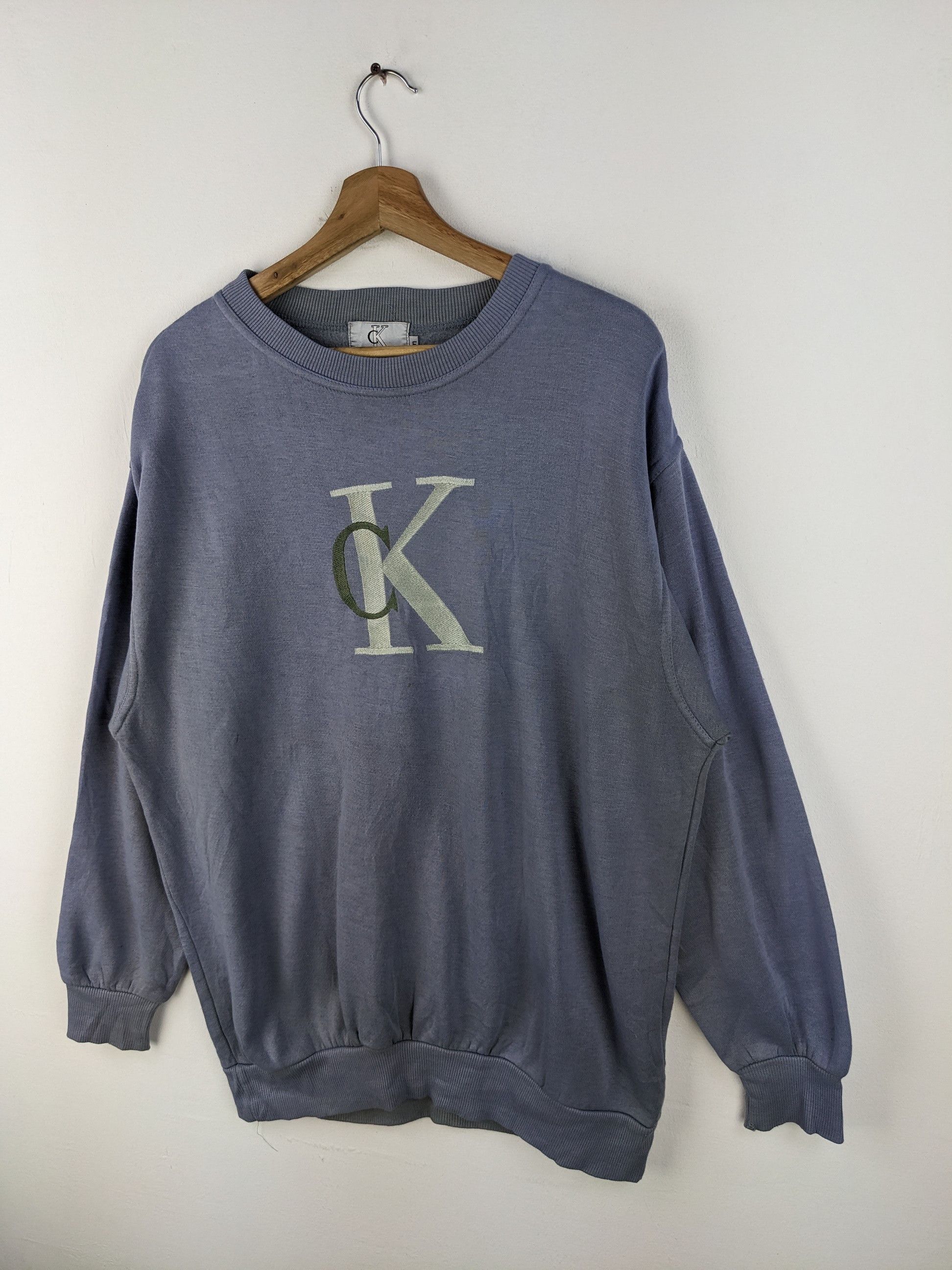 Calvin Klein × Vintage Vintage Calvin Klein Sweatshirt Spell Out Distressed Size US L / EU 52-54 / 3 - 4 Thumbnail
