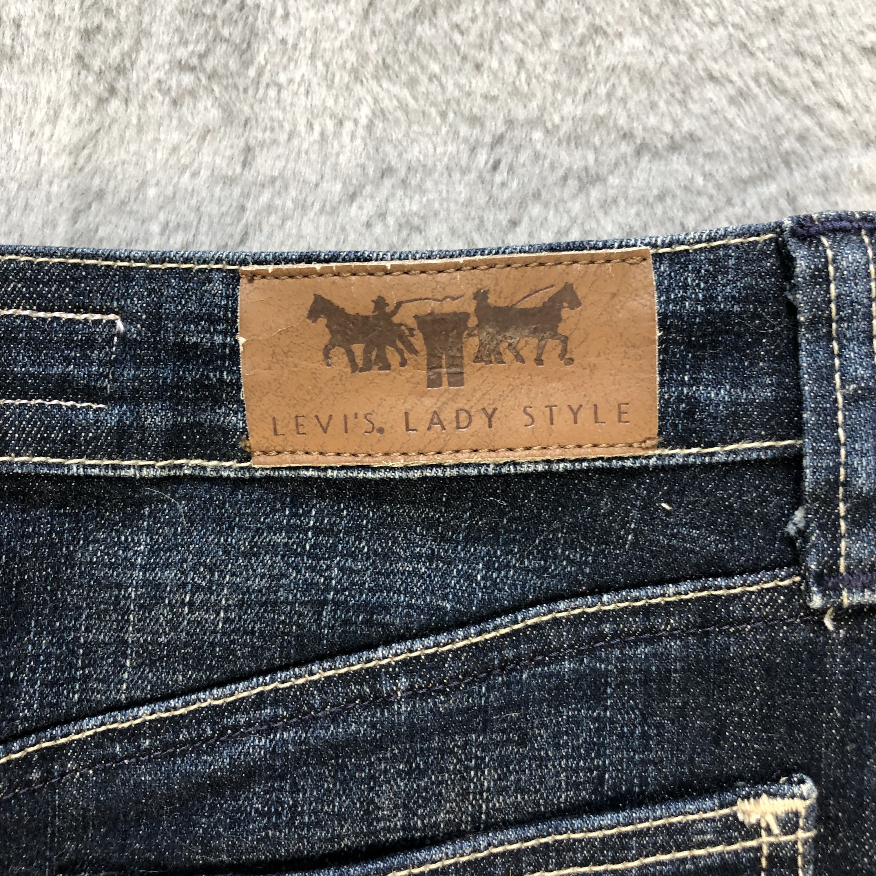 Levi's LEVIS LADY STYLE PERFECT BODY JEANS SKIRTS #6911-96 Size 27" / US 4 / IT 40 - 11 Thumbnail