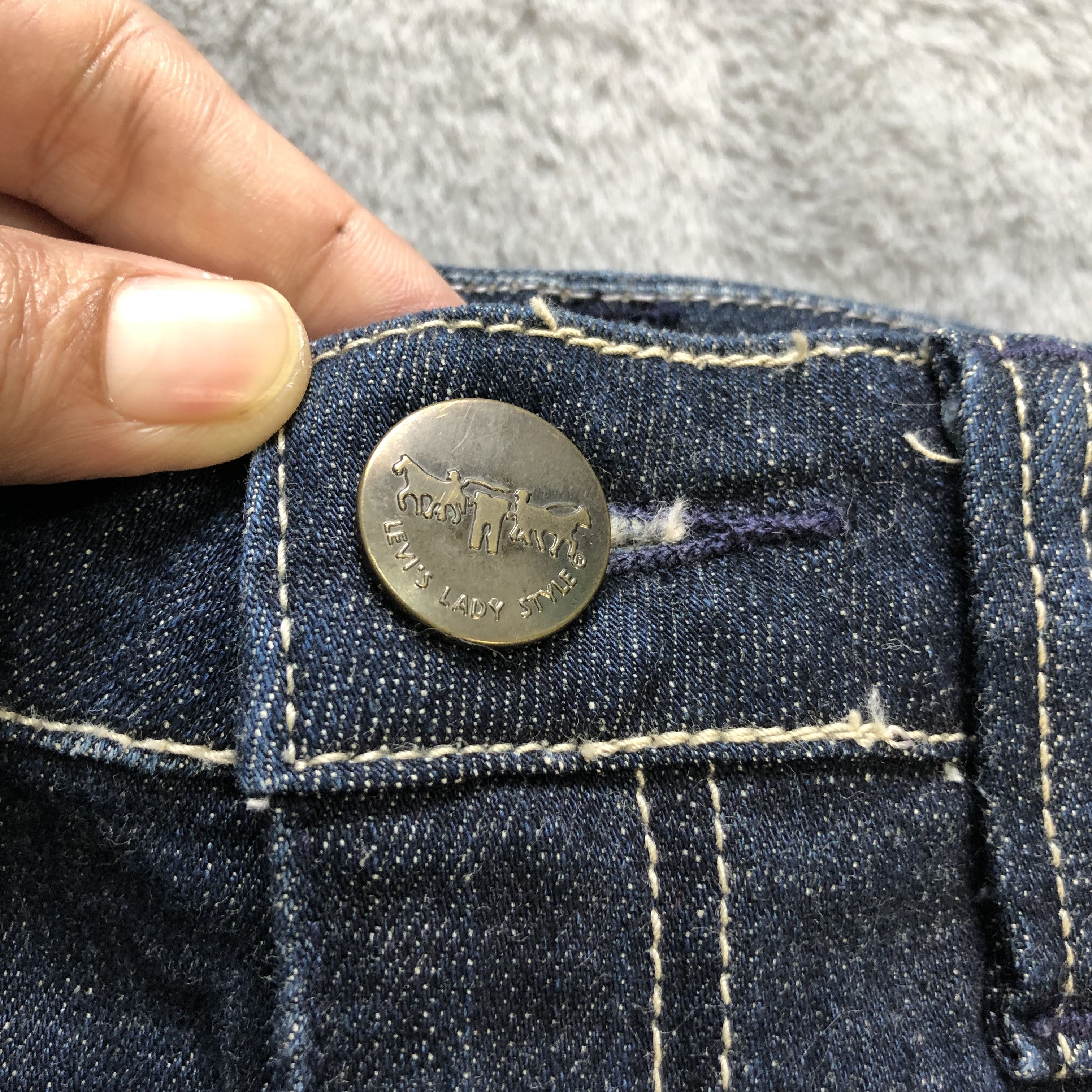 Levi's LEVIS LADY STYLE PERFECT BODY JEANS SKIRTS #6911-96 Size 27" / US 4 / IT 40 - 3 Thumbnail