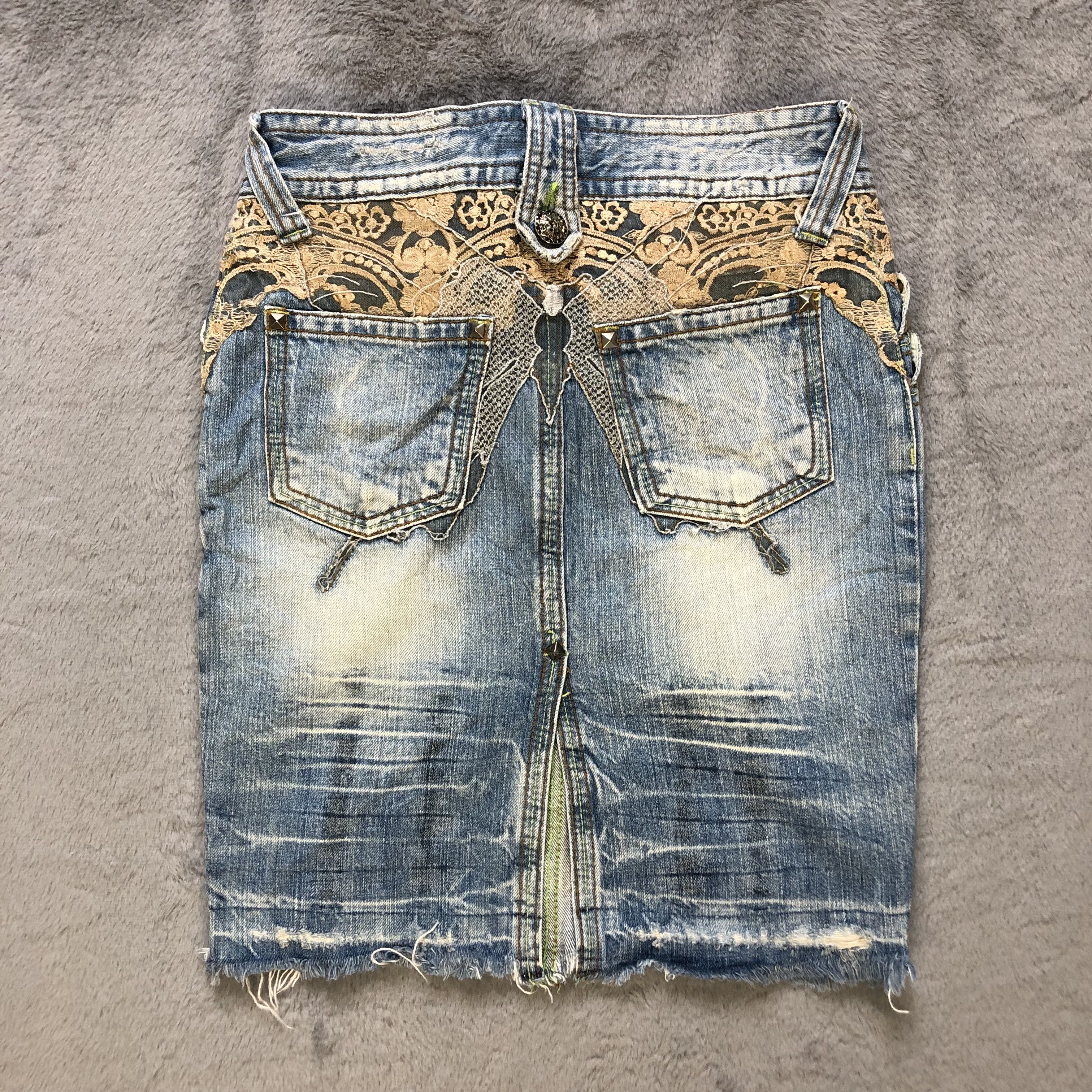 image of Vintage Perfume By Coola Light Wash Jeans Skirts 6912-96 in Denim, Women's (Size 26)