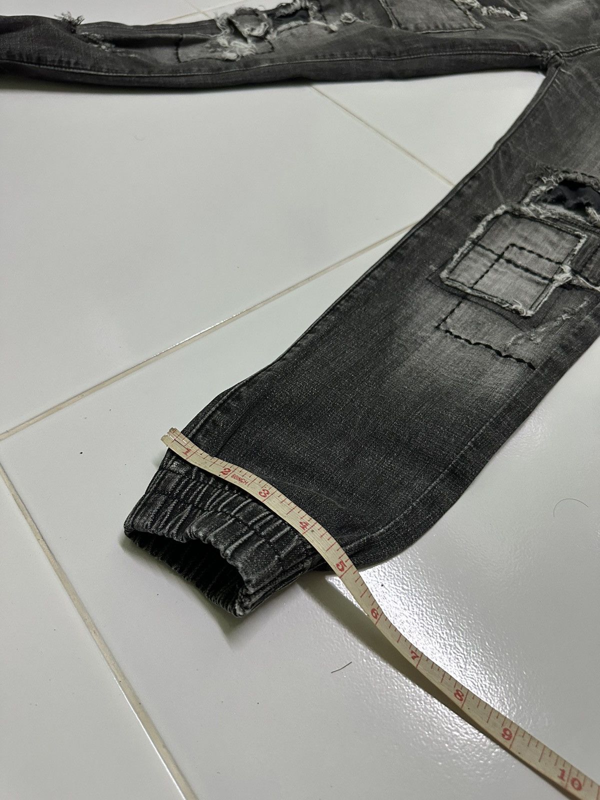 Japanese Brand 28x25 Gucci custom patchwork denim jeans Size 28" / US 6 / IT 42 - 8 Thumbnail