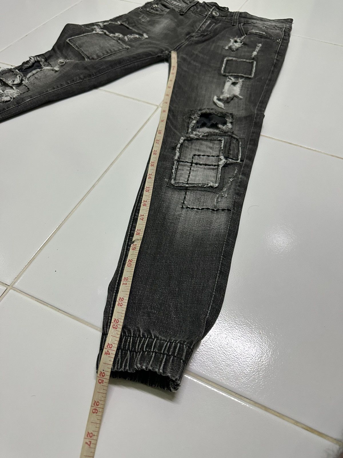 Japanese Brand 28x25 Gucci custom patchwork denim jeans Size 28" / US 6 / IT 42 - 9 Thumbnail