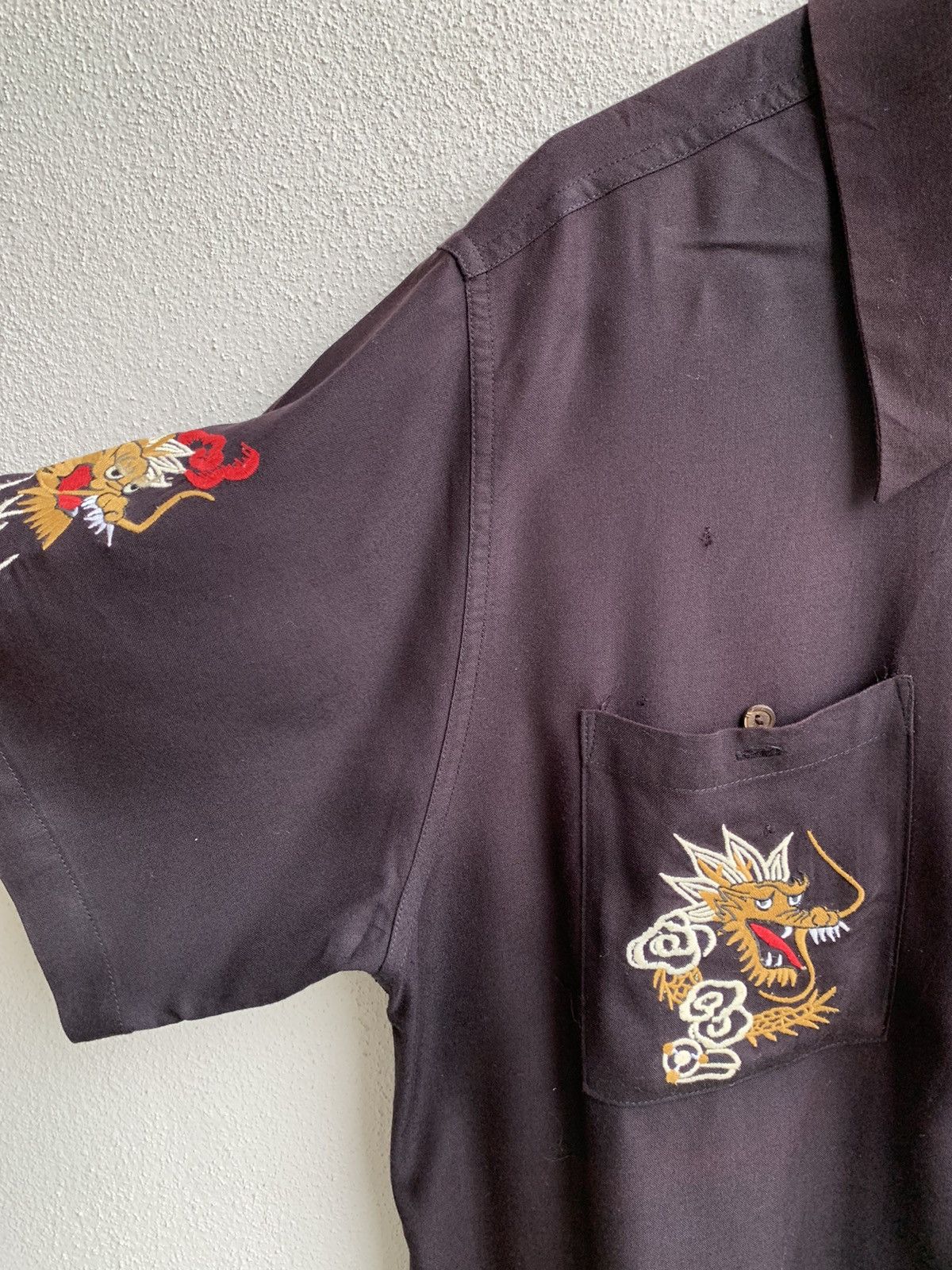 Japanese Brand Vintage Rayon Sukajan Embroidery Dragons Button Hup Shirts Size US L / EU 52-54 / 3 - 7 Thumbnail