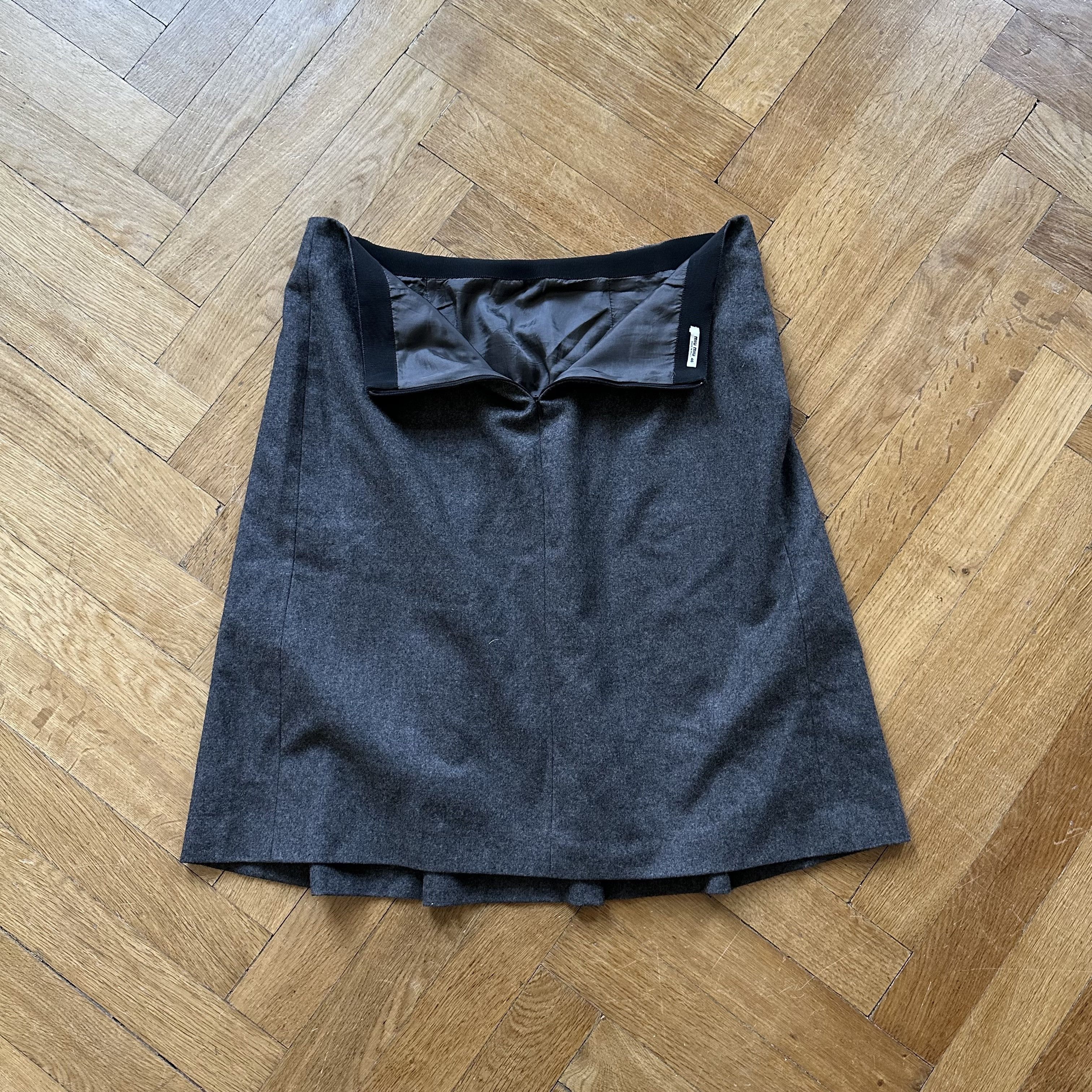 Miu Miu Miu Miu 2000s Pleated Wool Skirt Size 32" / US 10 / IT 46 - 6 Thumbnail
