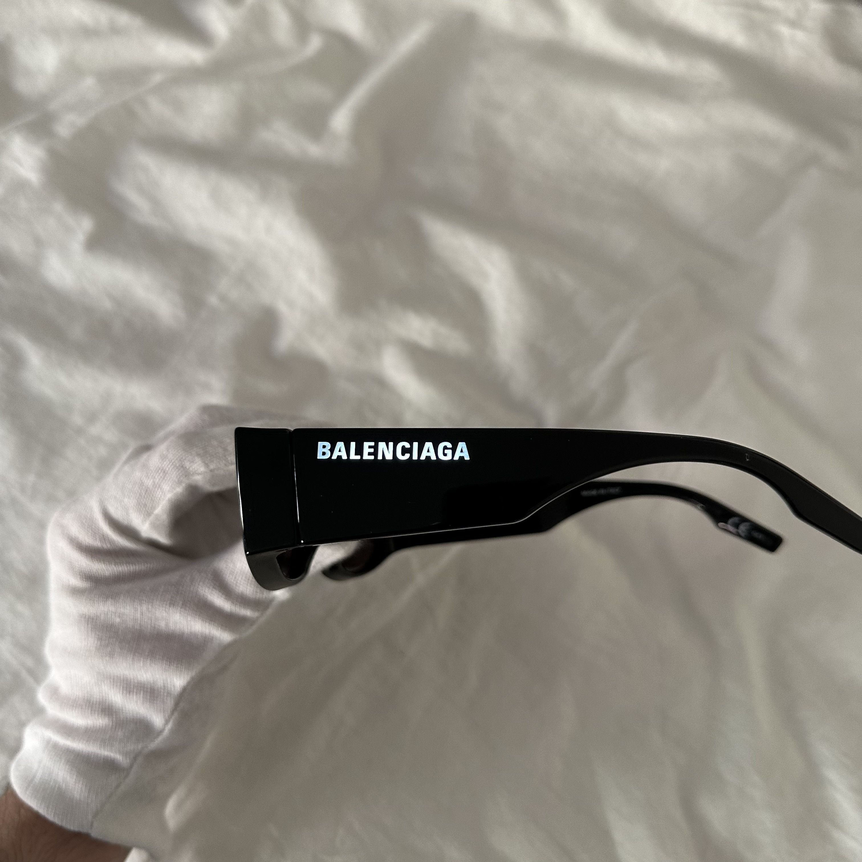 Balenciaga Balenciaga SS20 LED Logo Sunglasses Size ONE SIZE - 7 Thumbnail