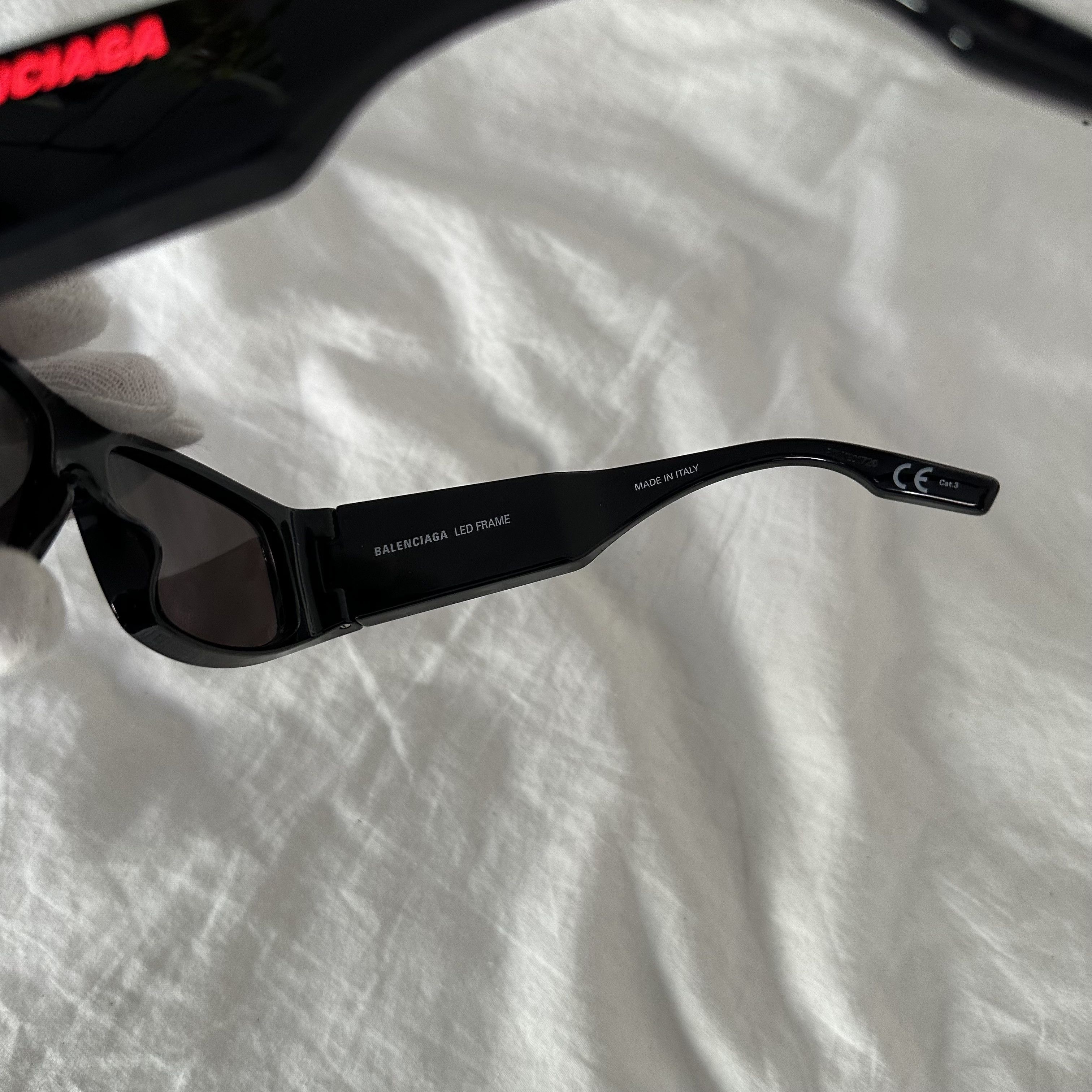 Balenciaga Balenciaga SS20 LED Logo Sunglasses Size ONE SIZE - 6 Thumbnail