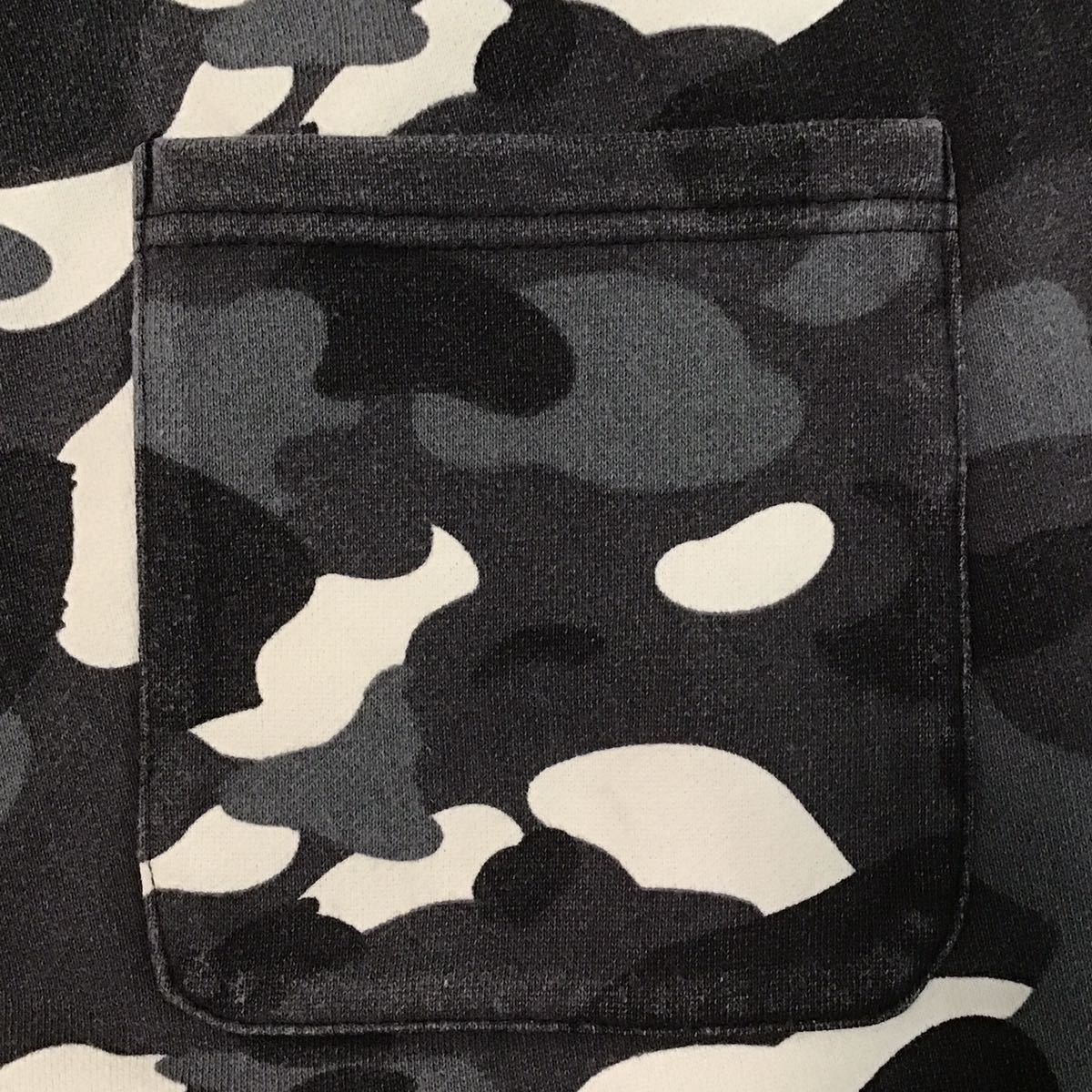 Bape 💫glow in the dark city ​​camo Shark sweat shorts ★size XL Size US 36 / EU 52 - 6 Thumbnail