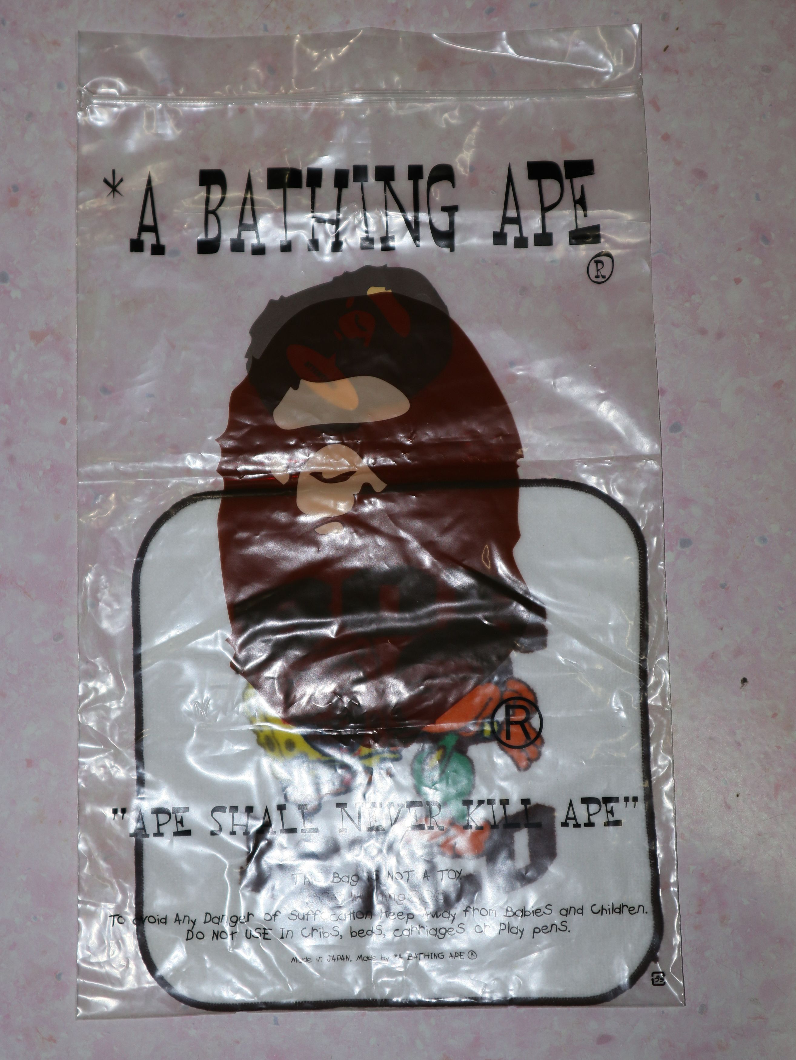Bape × Nickelodeon Bape x Nickelodeon Spongebob Baby Milo Hand Towel 2008 Size ONE SIZE - 5 Thumbnail